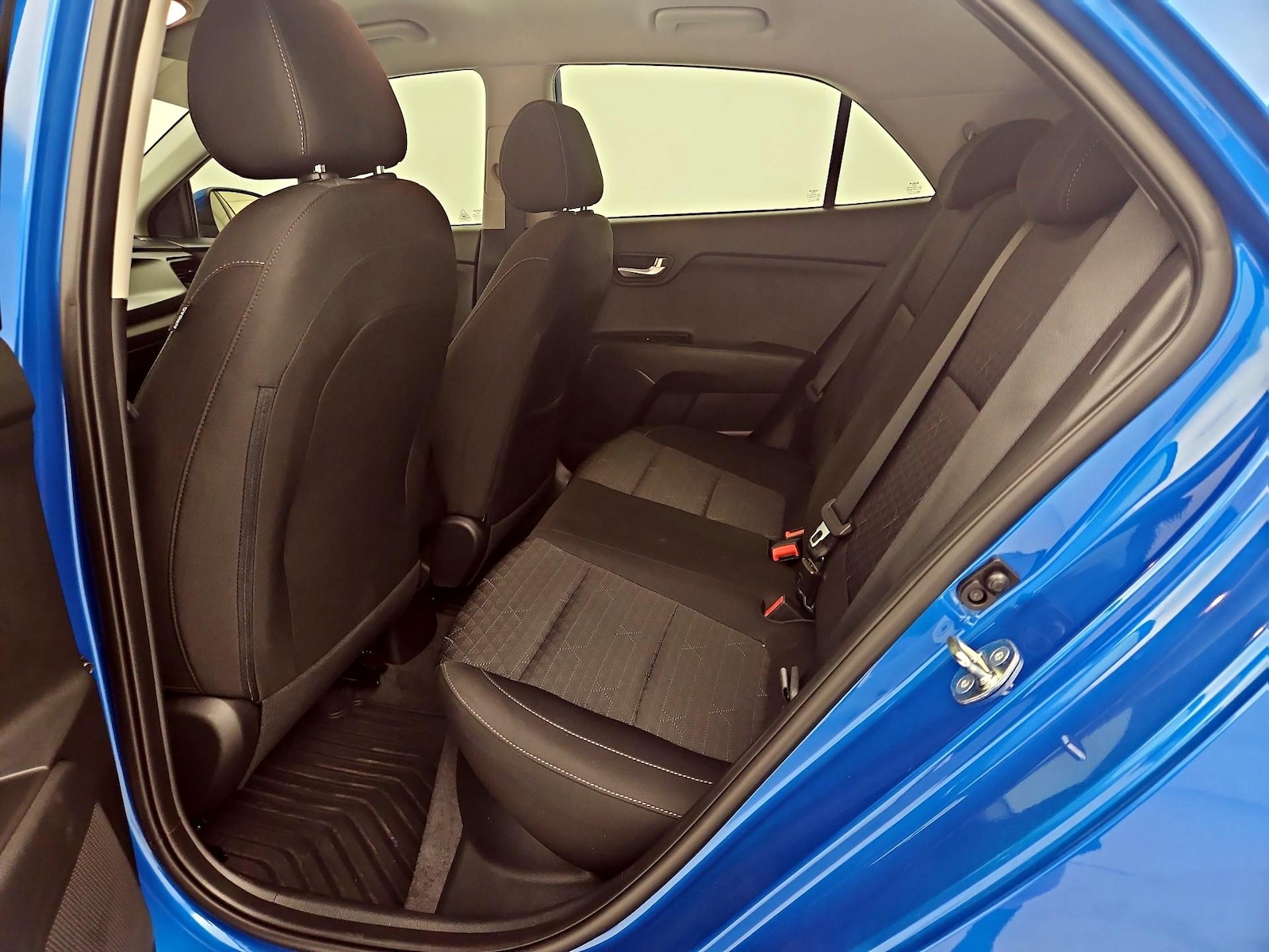 2023 Kia Rio 5-Door S - Photo 20