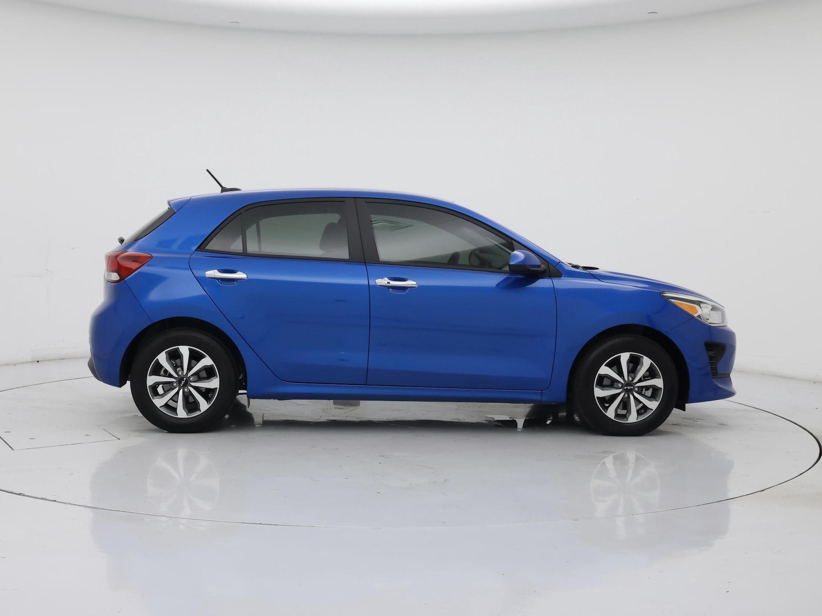 2023 Kia Rio 5-Door S - Photo 8