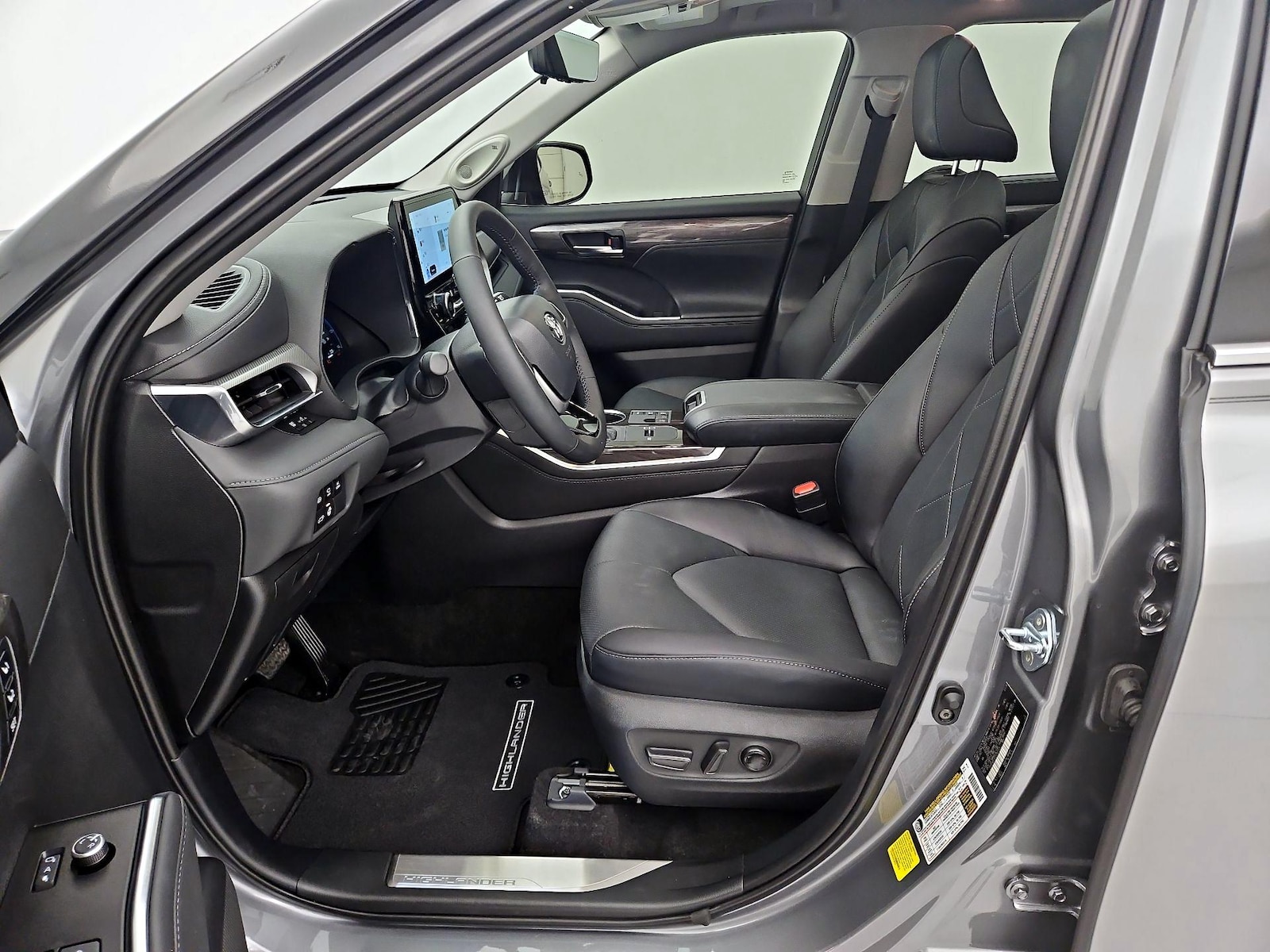 2026 Toyota Highlander Platinum - Photo 12
