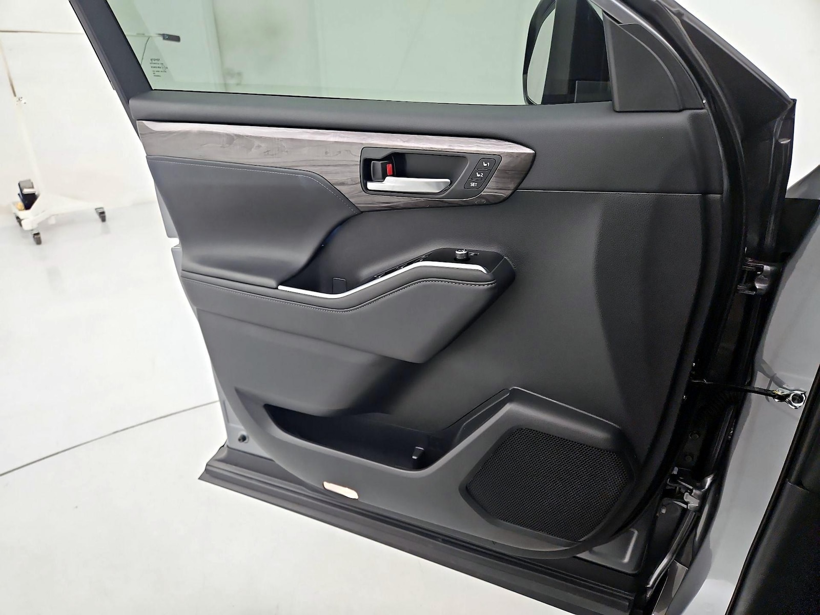 2026 Toyota Highlander Platinum - Photo 13