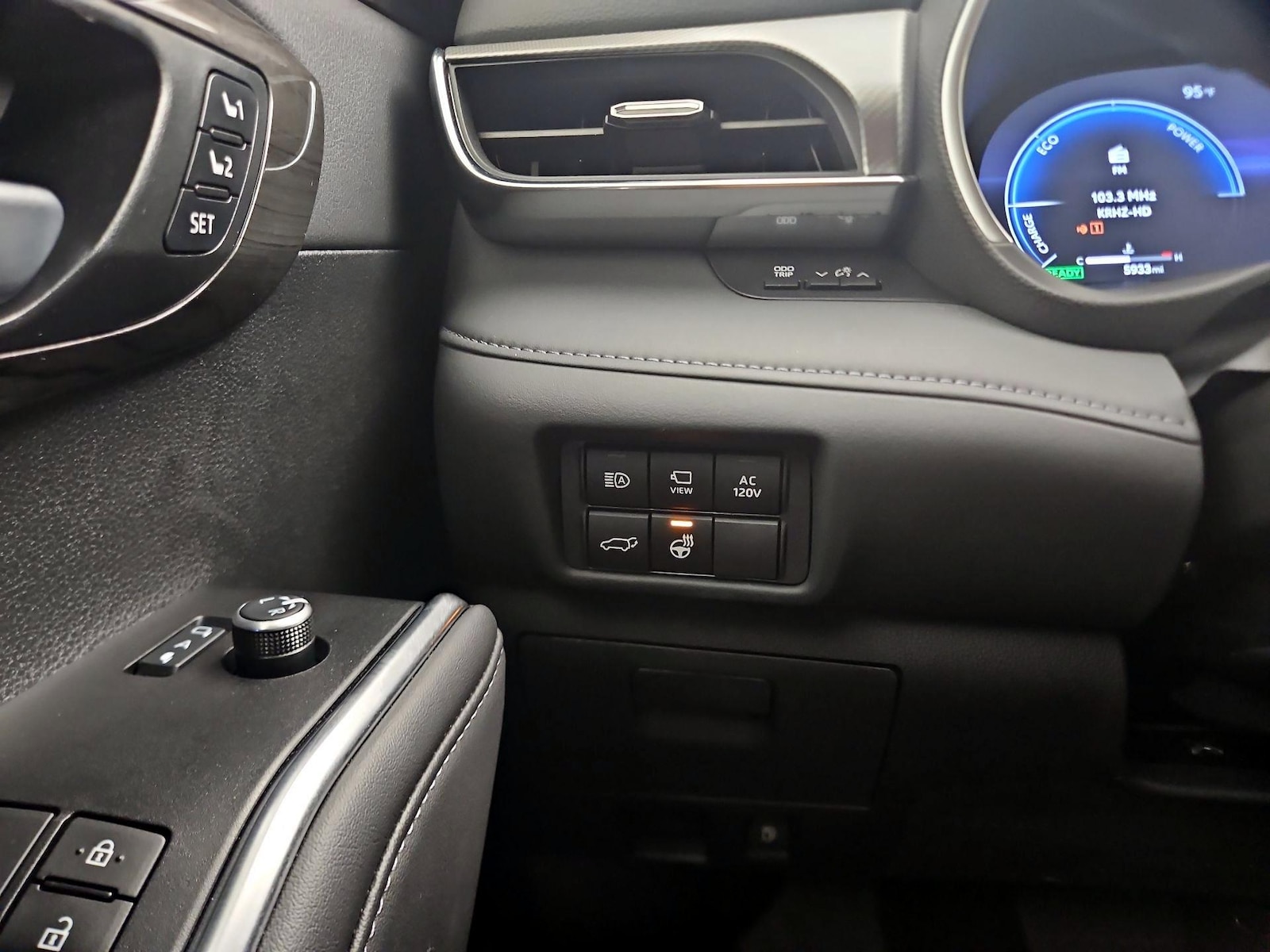 2026 Toyota Highlander Platinum - Photo 14