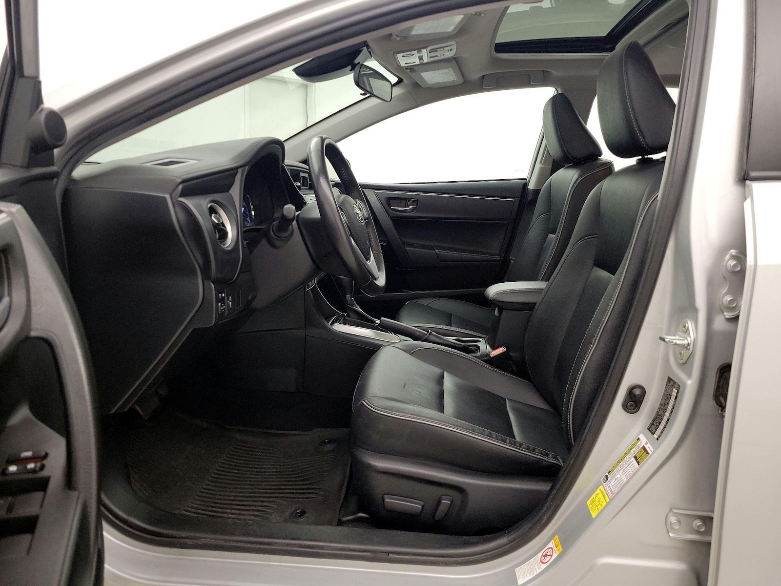 2018 Toyota Corolla XLE - Photo 12