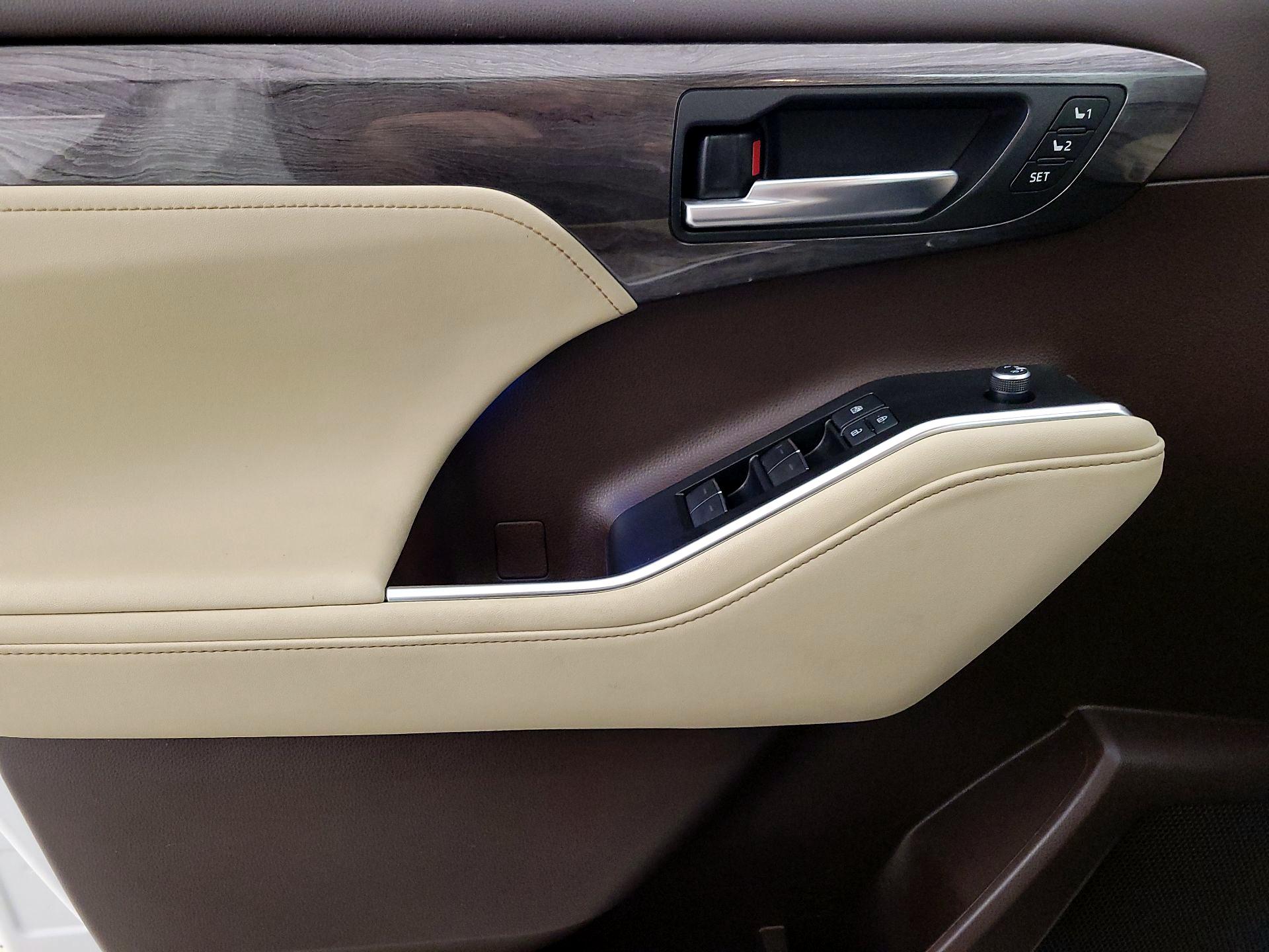 Thumbnail: 2021 Toyota Highlander - 12