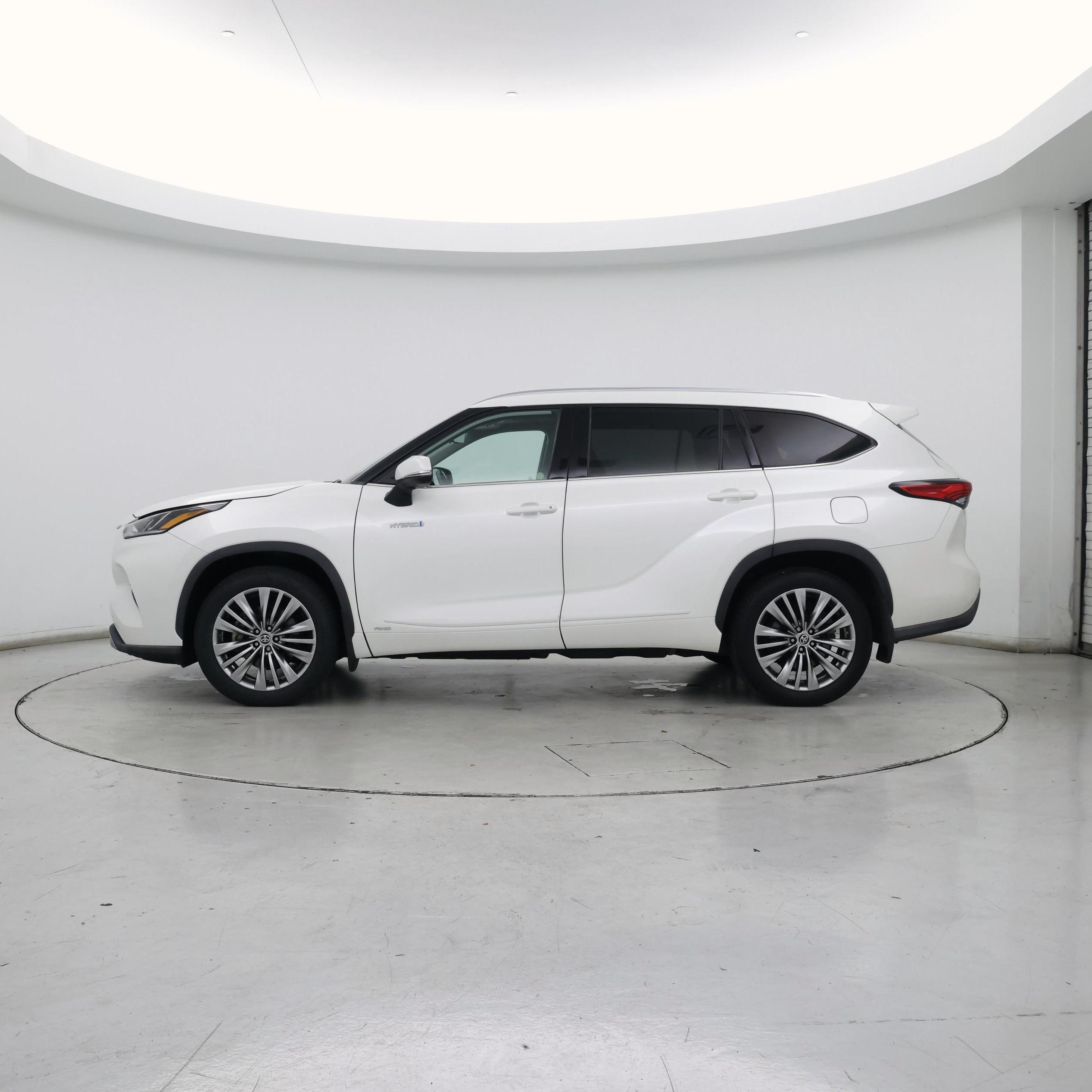 Thumbnail: 2021 Toyota Highlander - 3