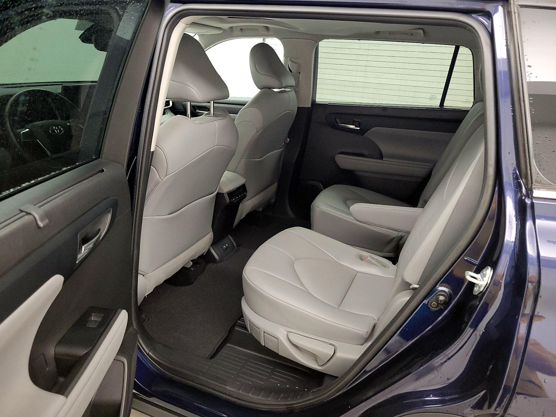 Thumbnail: 2021 Toyota Highlander - 20