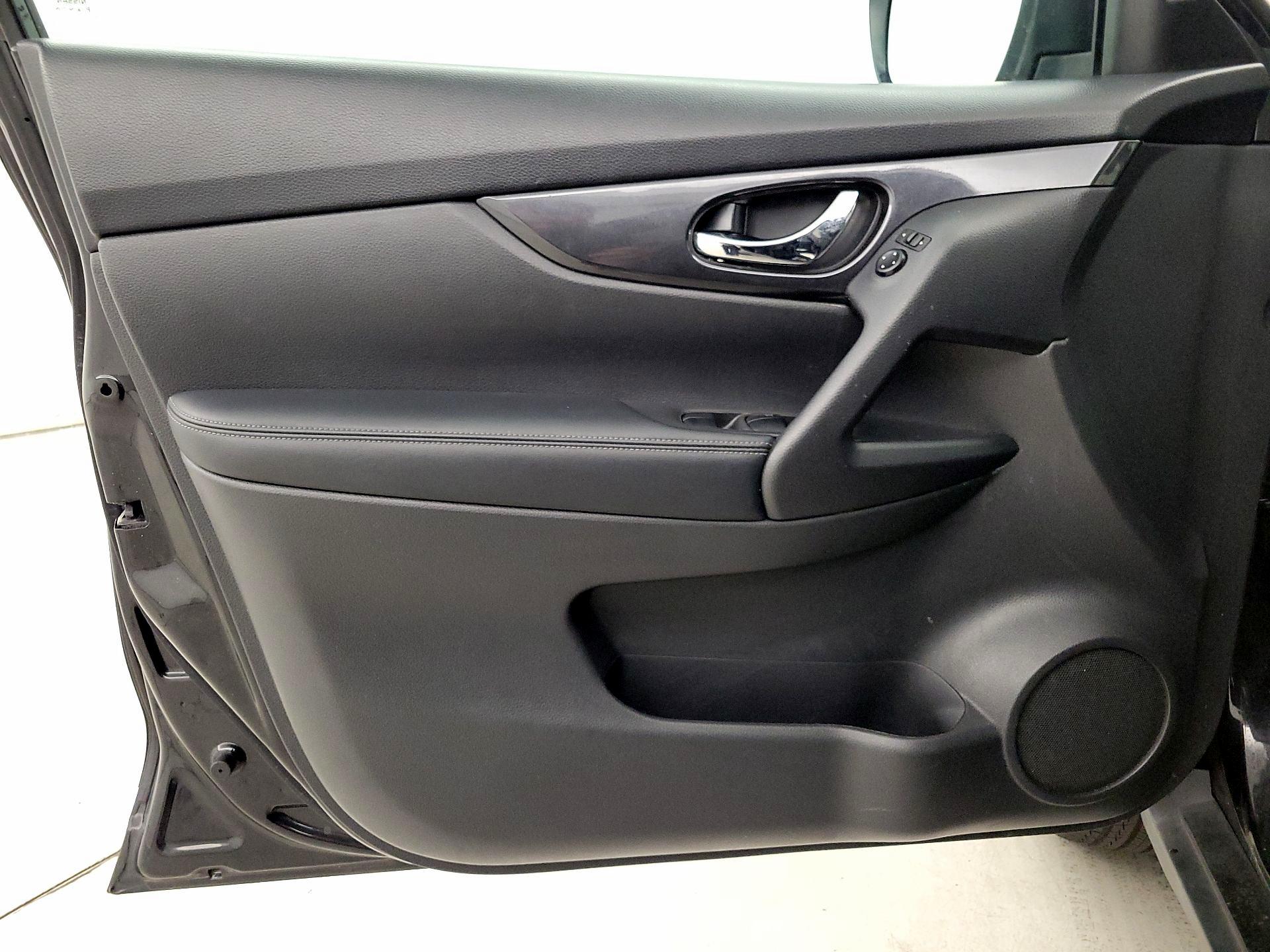 Thumbnail: 2019 Nissan Rogue - 12