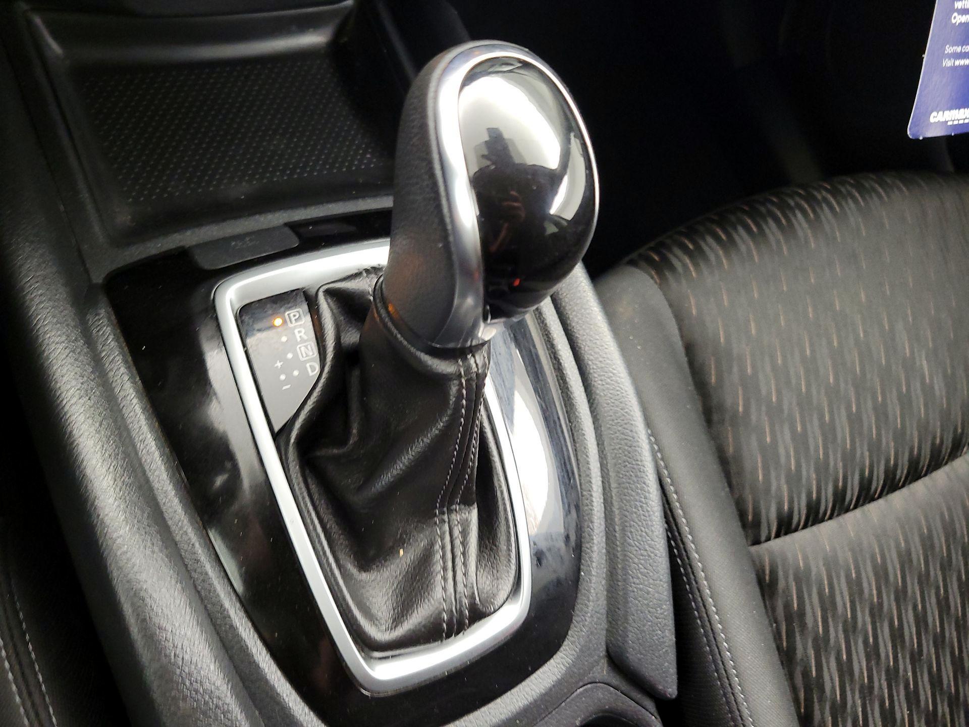 Thumbnail: 2019 Nissan Rogue - 17