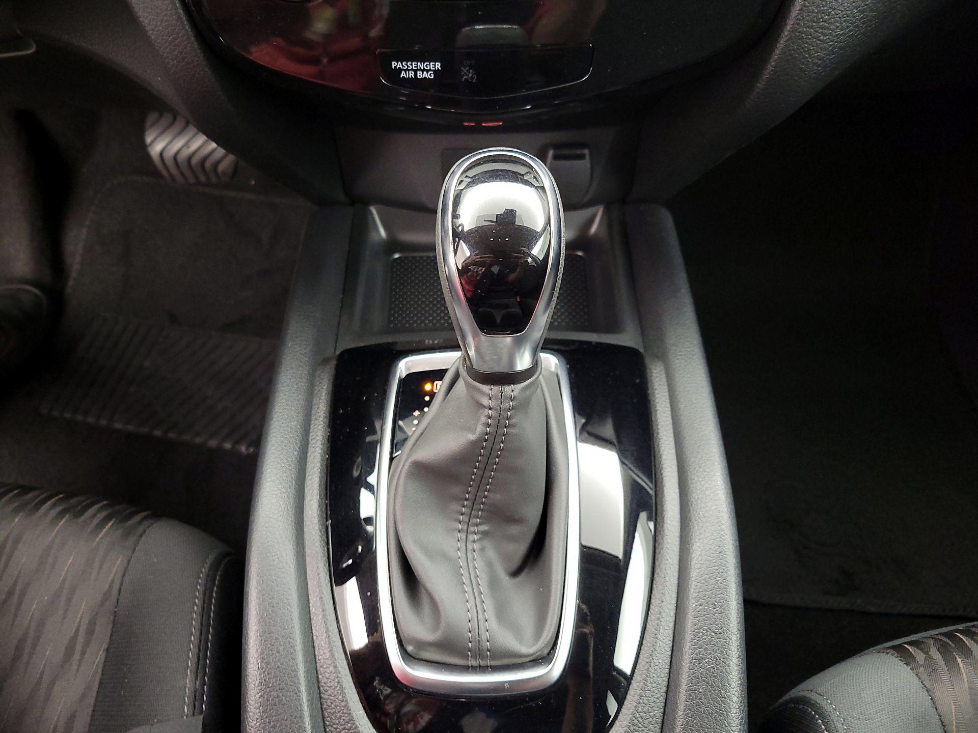Thumbnail: 2020 Nissan Rogue - 17