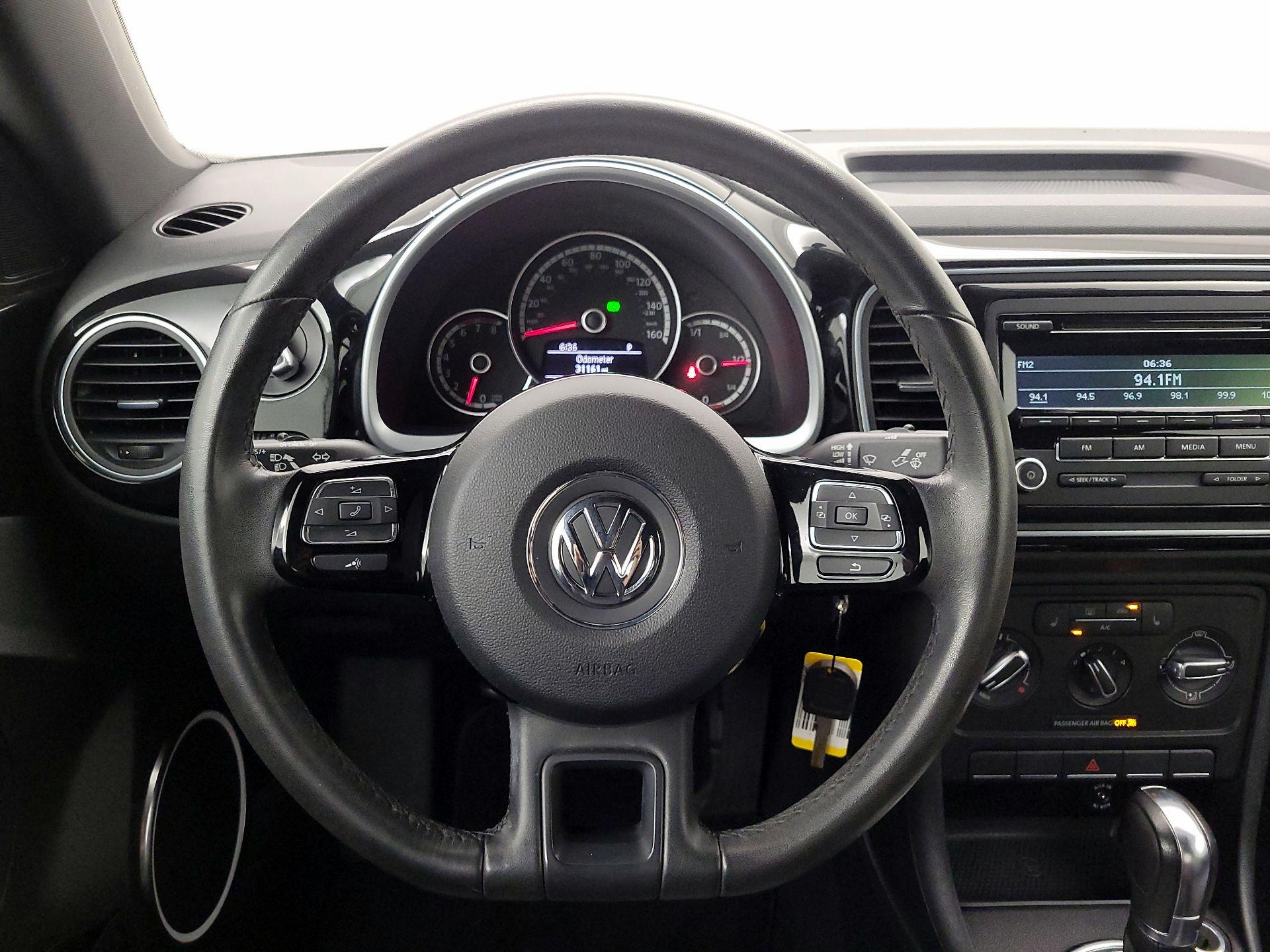 Thumbnail: 2014 Volkswagen Beetle - 10