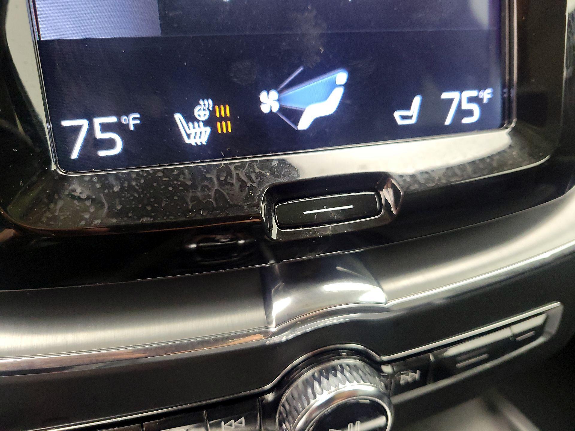 Thumbnail: 2019 Volvo XC60 - 17