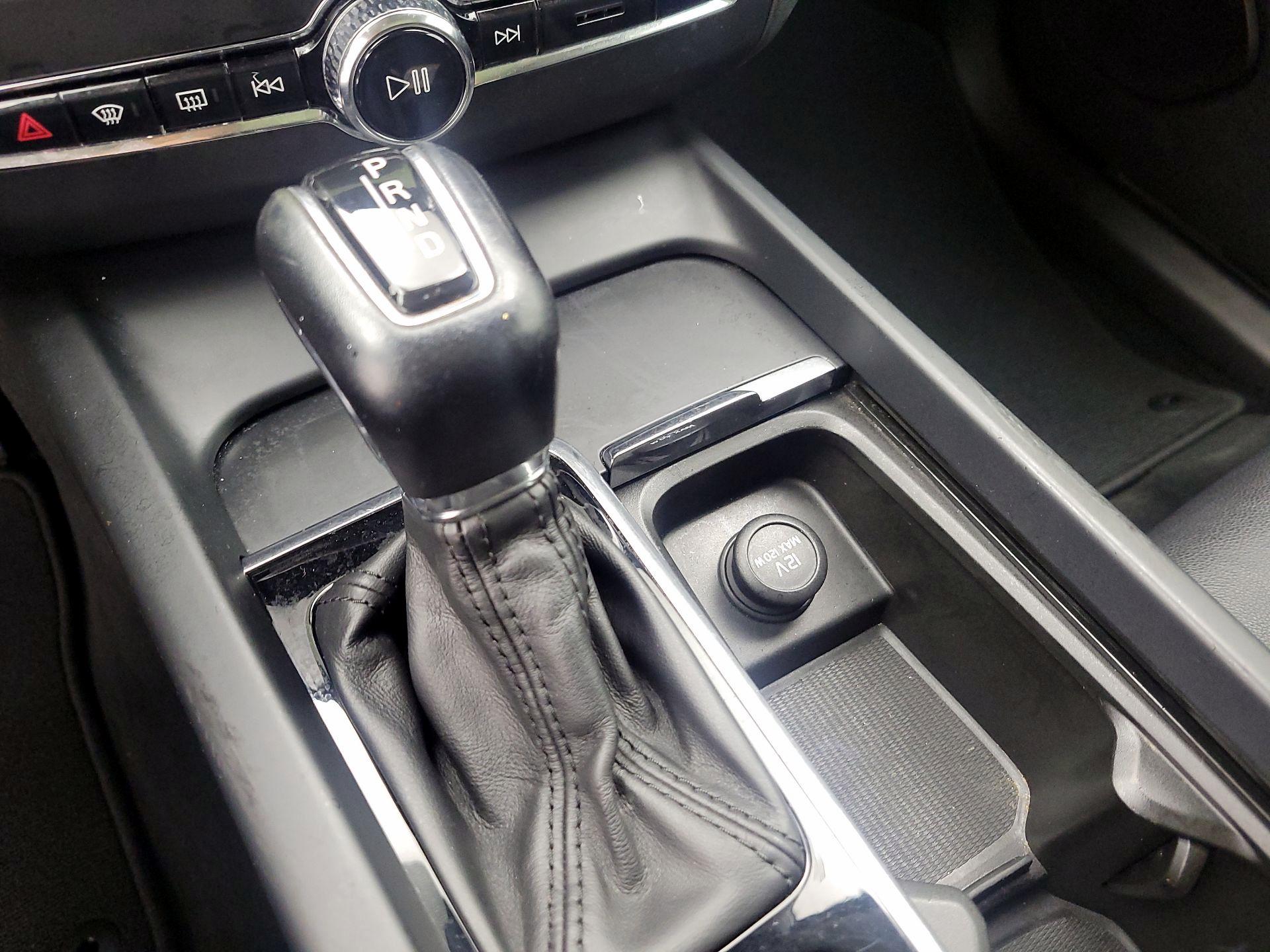 Thumbnail: 2019 Volvo XC60 - 18