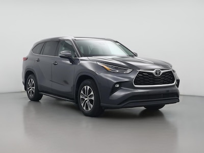 Gray 2022 Toyota Highlander XLE
