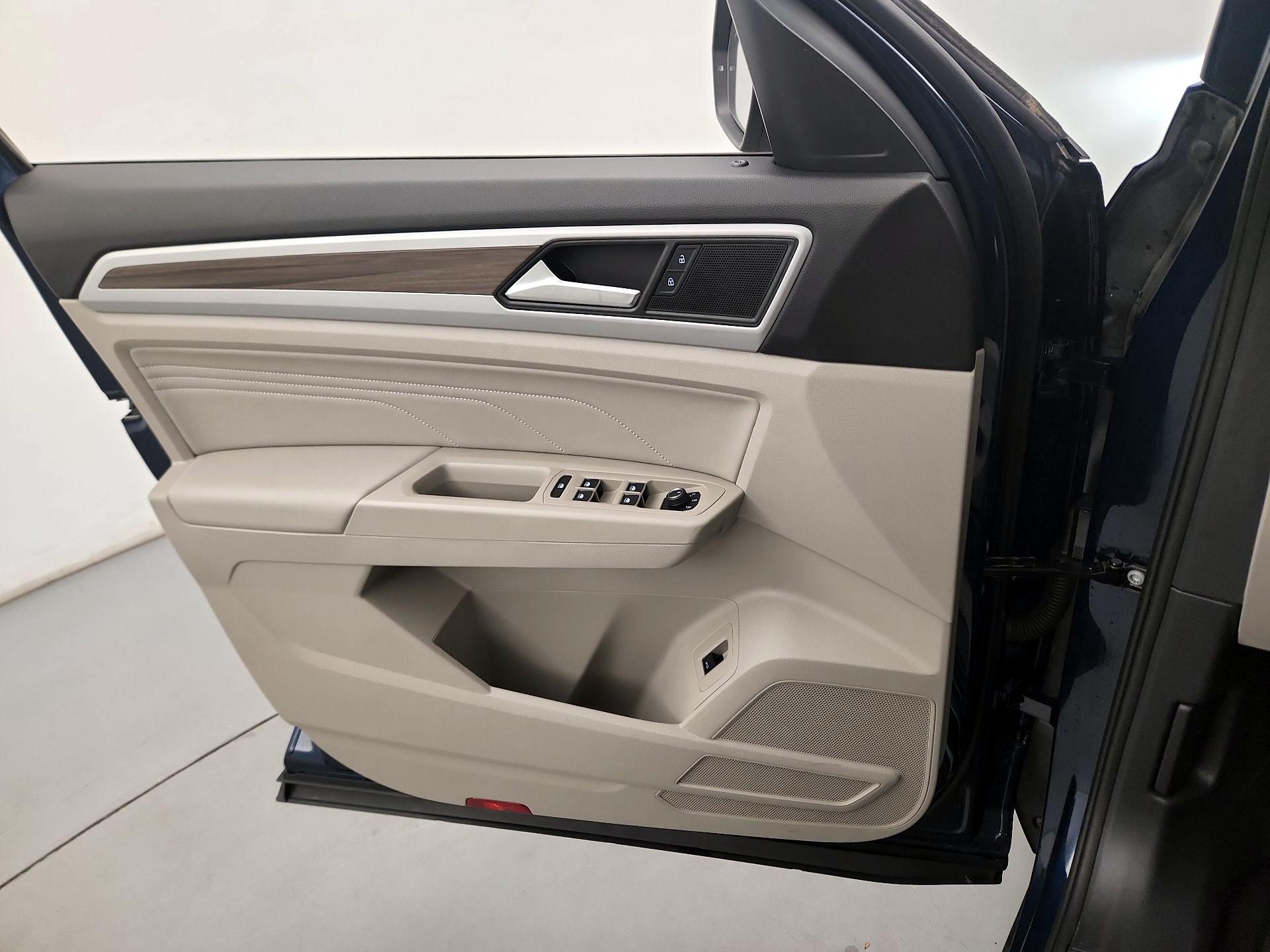 Thumbnail: 2022 Volkswagen Atlas - 12