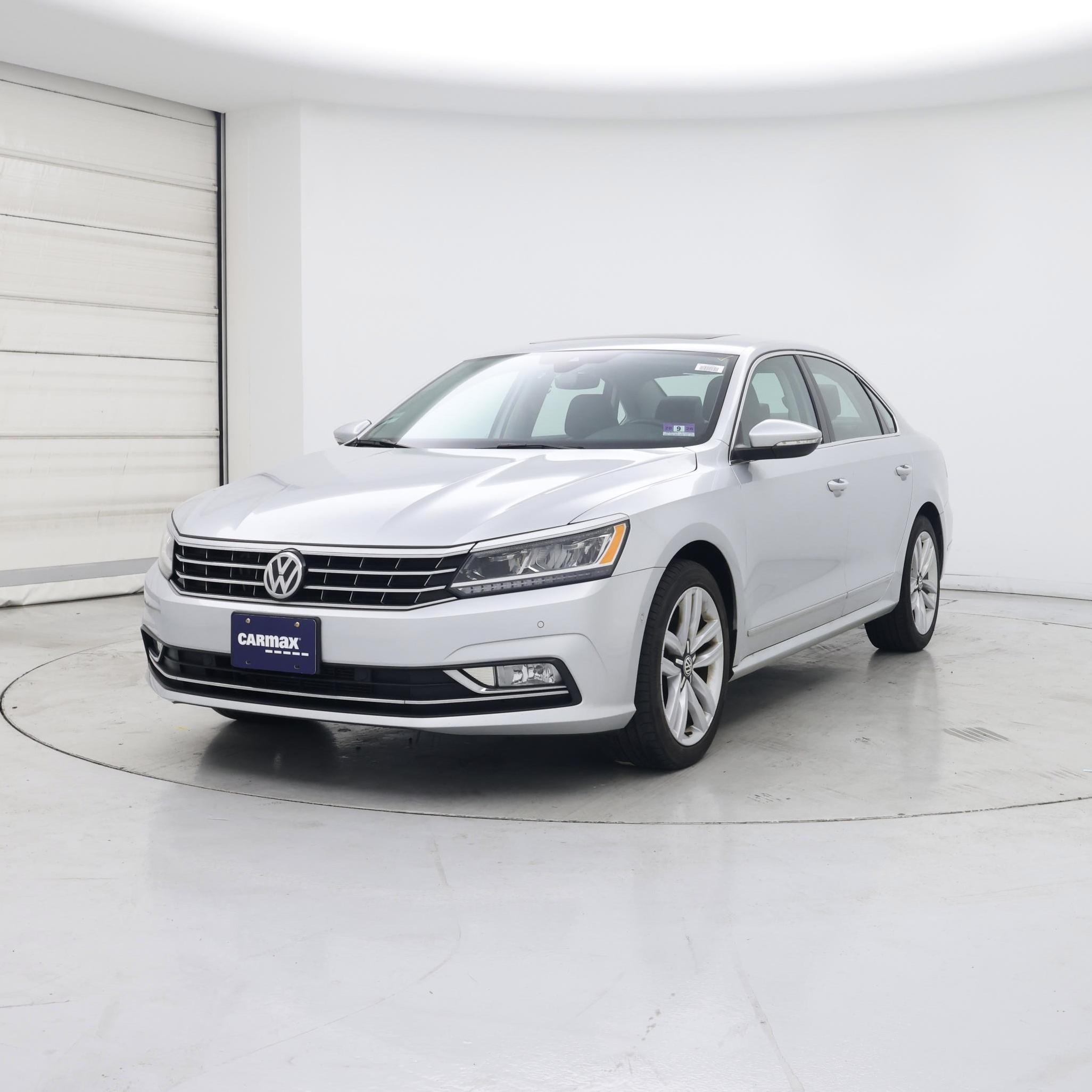 Thumbnail: 2017 Volkswagen Passat - 4