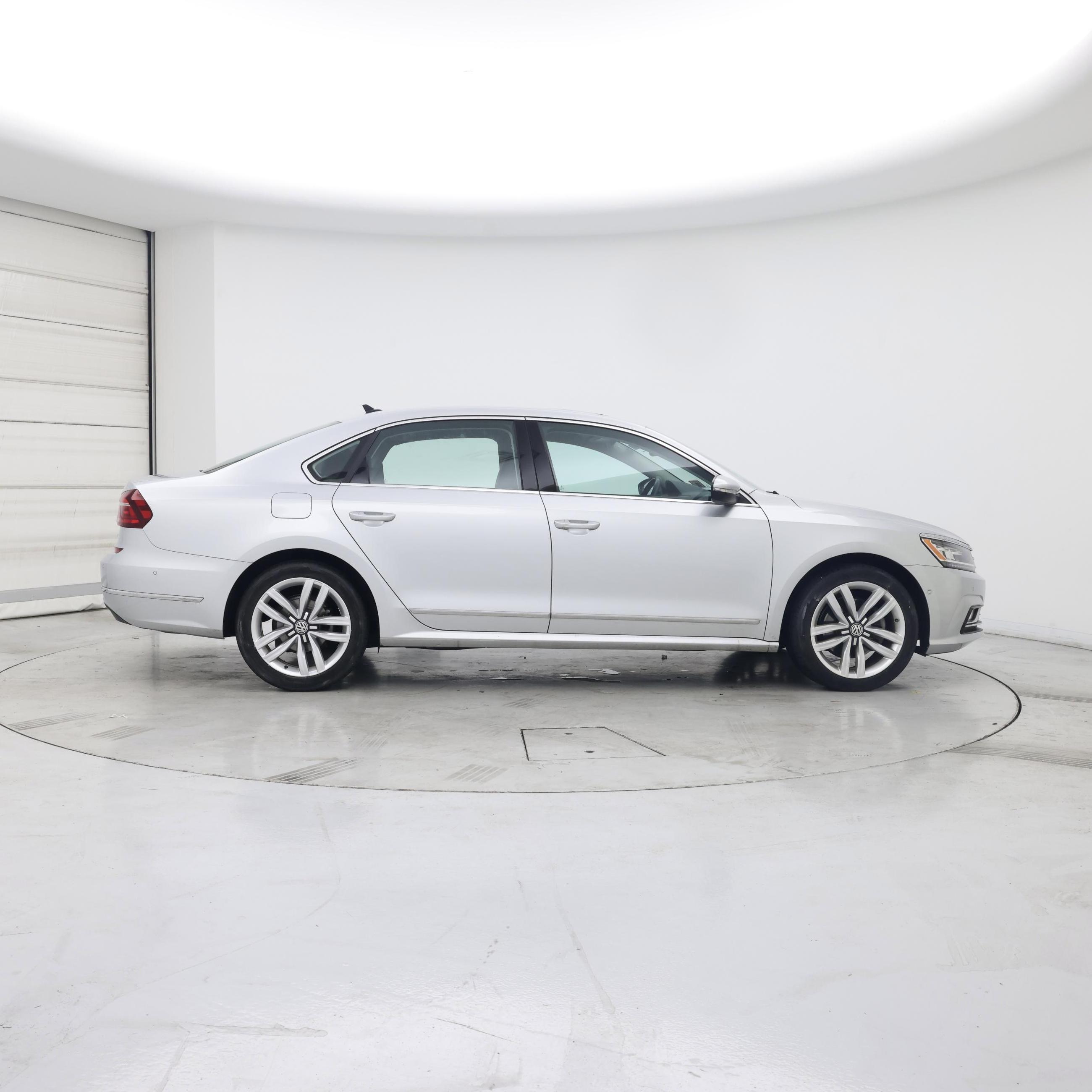Thumbnail: 2017 Volkswagen Passat - 7