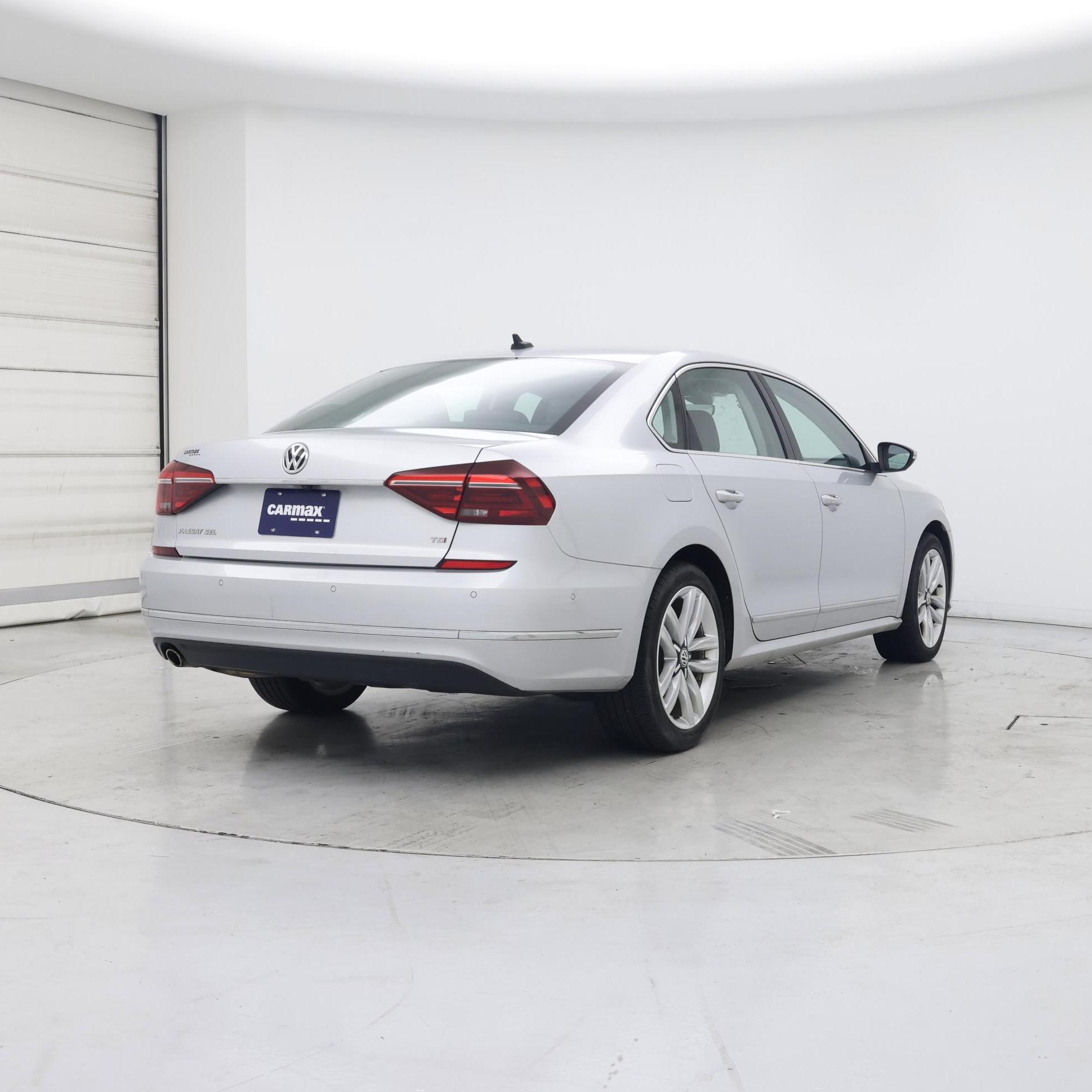 Thumbnail: 2017 Volkswagen Passat - 8