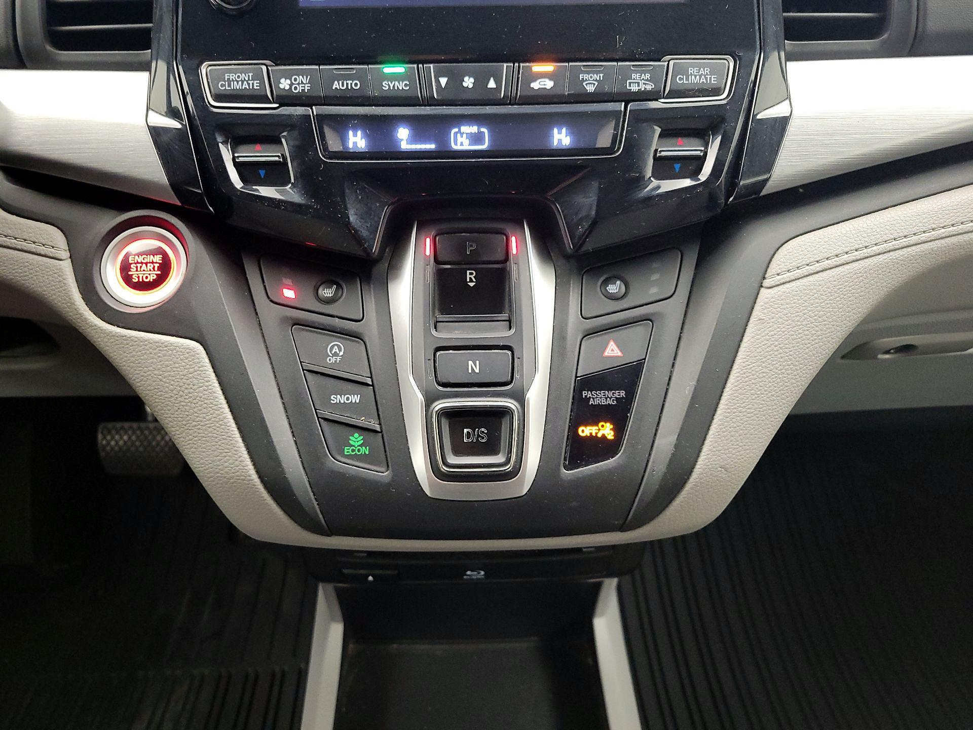 Thumbnail: 2018 Honda Odyssey - 16