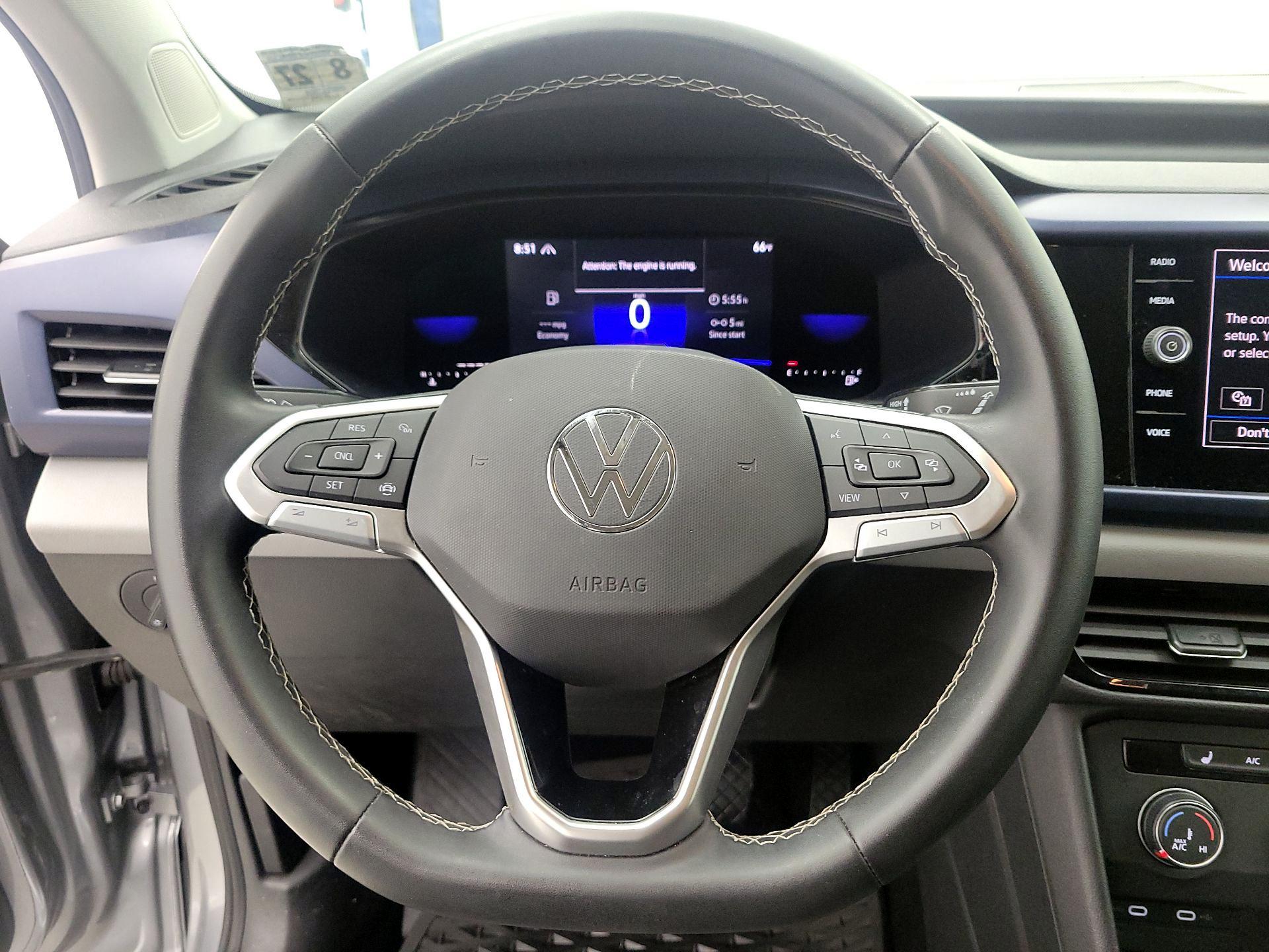 Thumbnail: 2022 Volkswagen Taos - 10