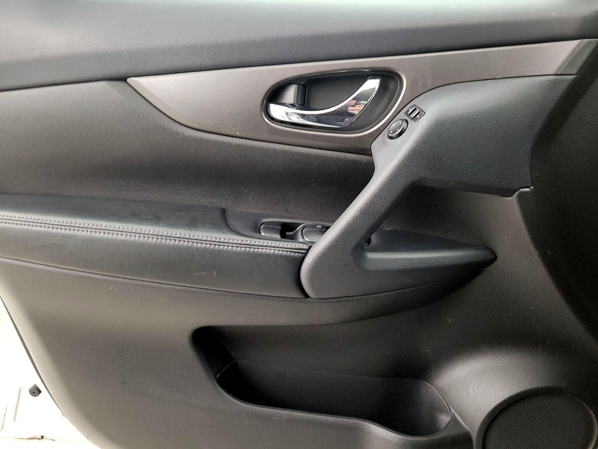 Thumbnail: 2015 Nissan Rogue - 12