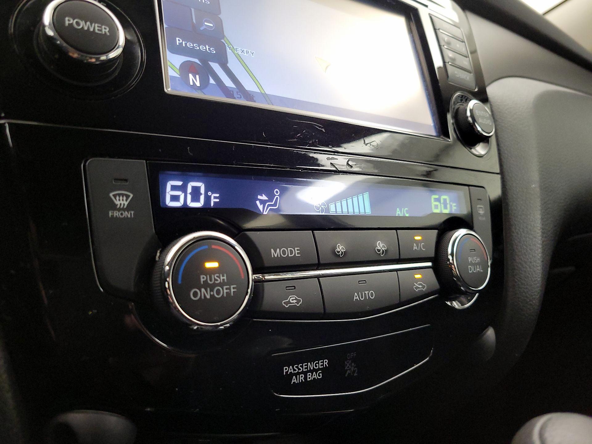 Thumbnail: 2015 Nissan Rogue - 17