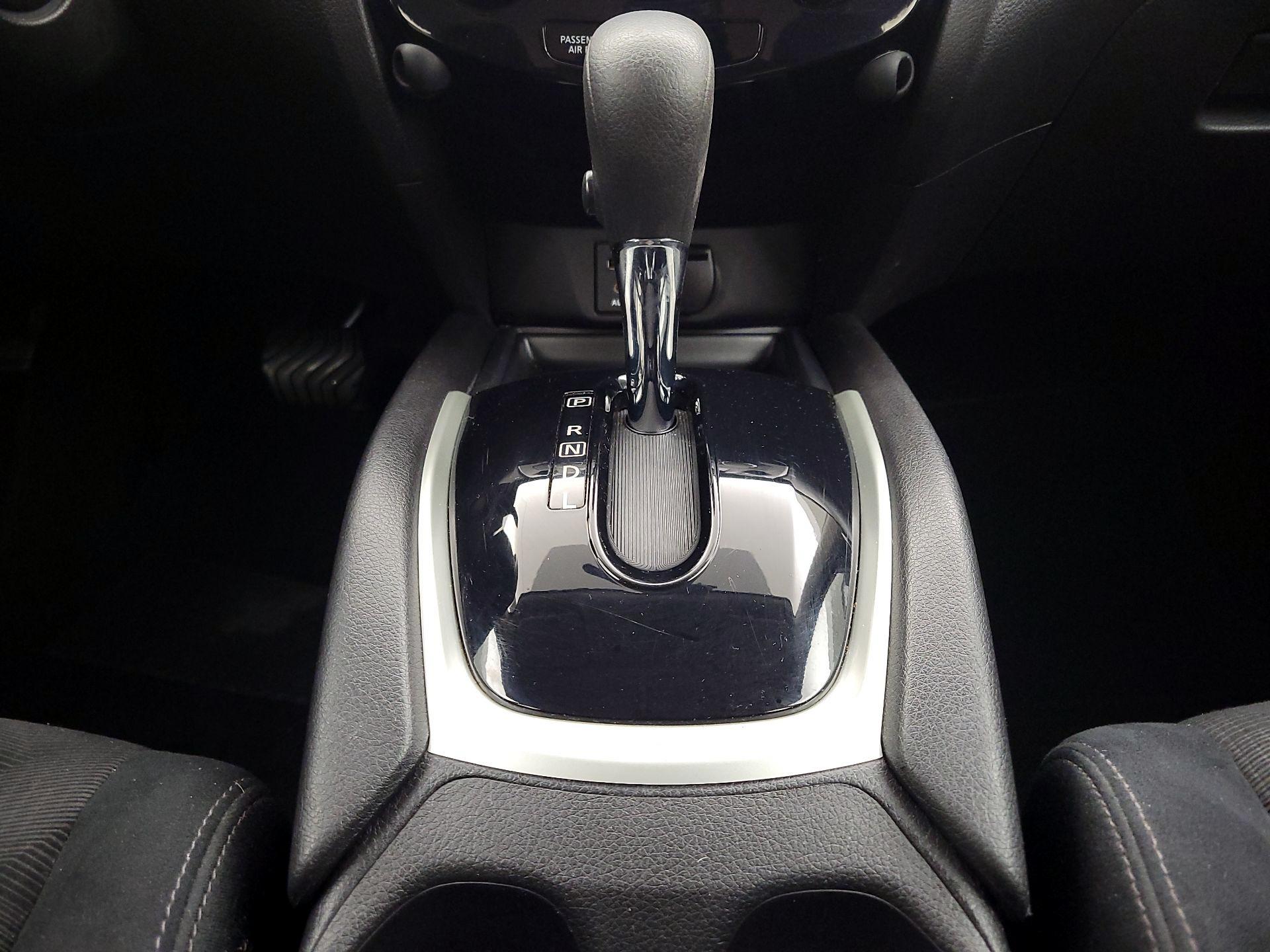 Thumbnail: 2015 Nissan Rogue - 18