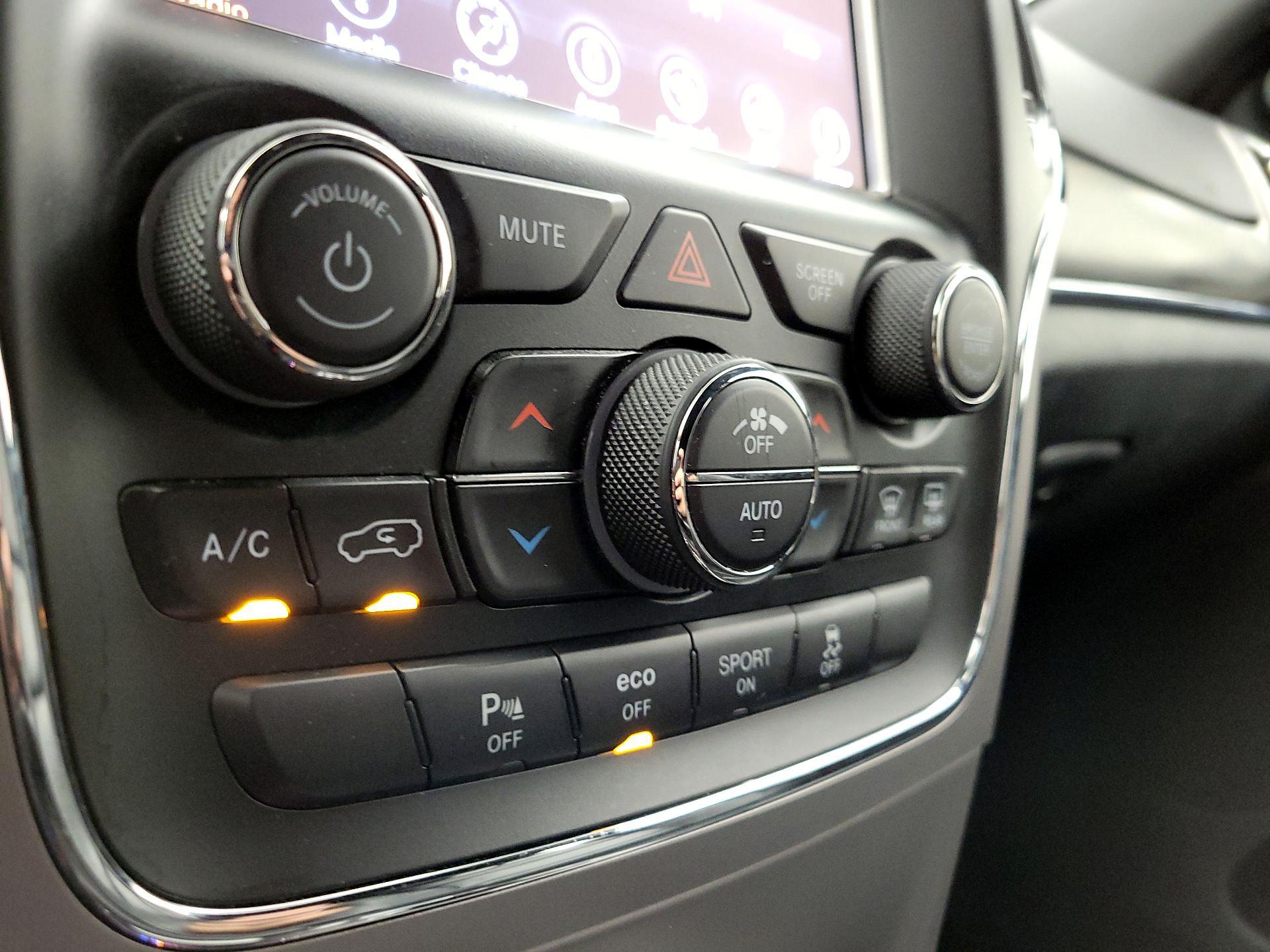 Thumbnail: 2018 Jeep Grand Cherokee - 17