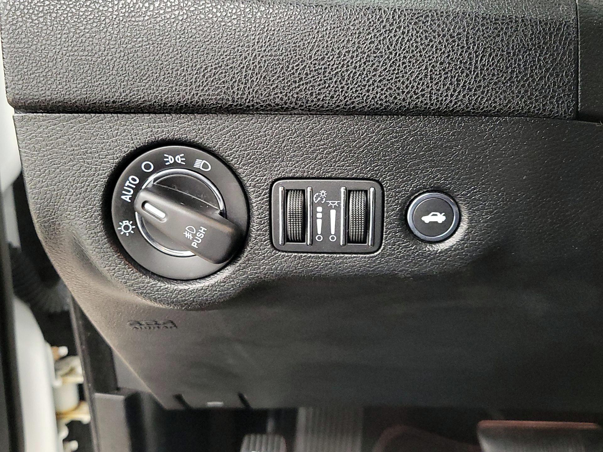 Thumbnail: 2019 Chrysler 300 - 13