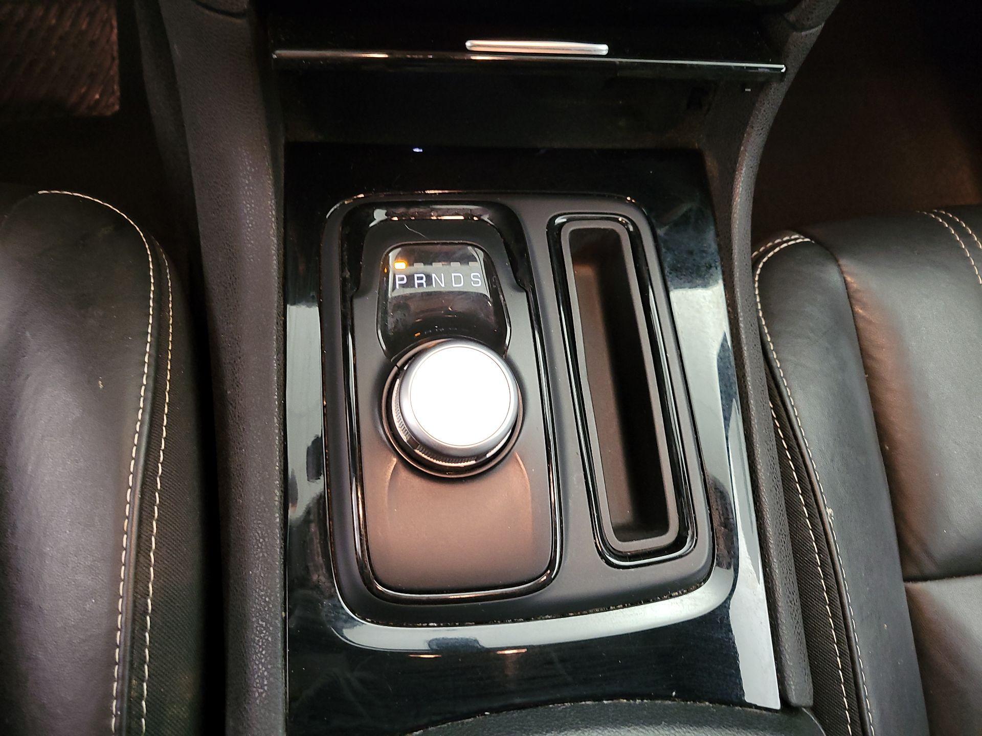 Thumbnail: 2019 Chrysler 300 - 17