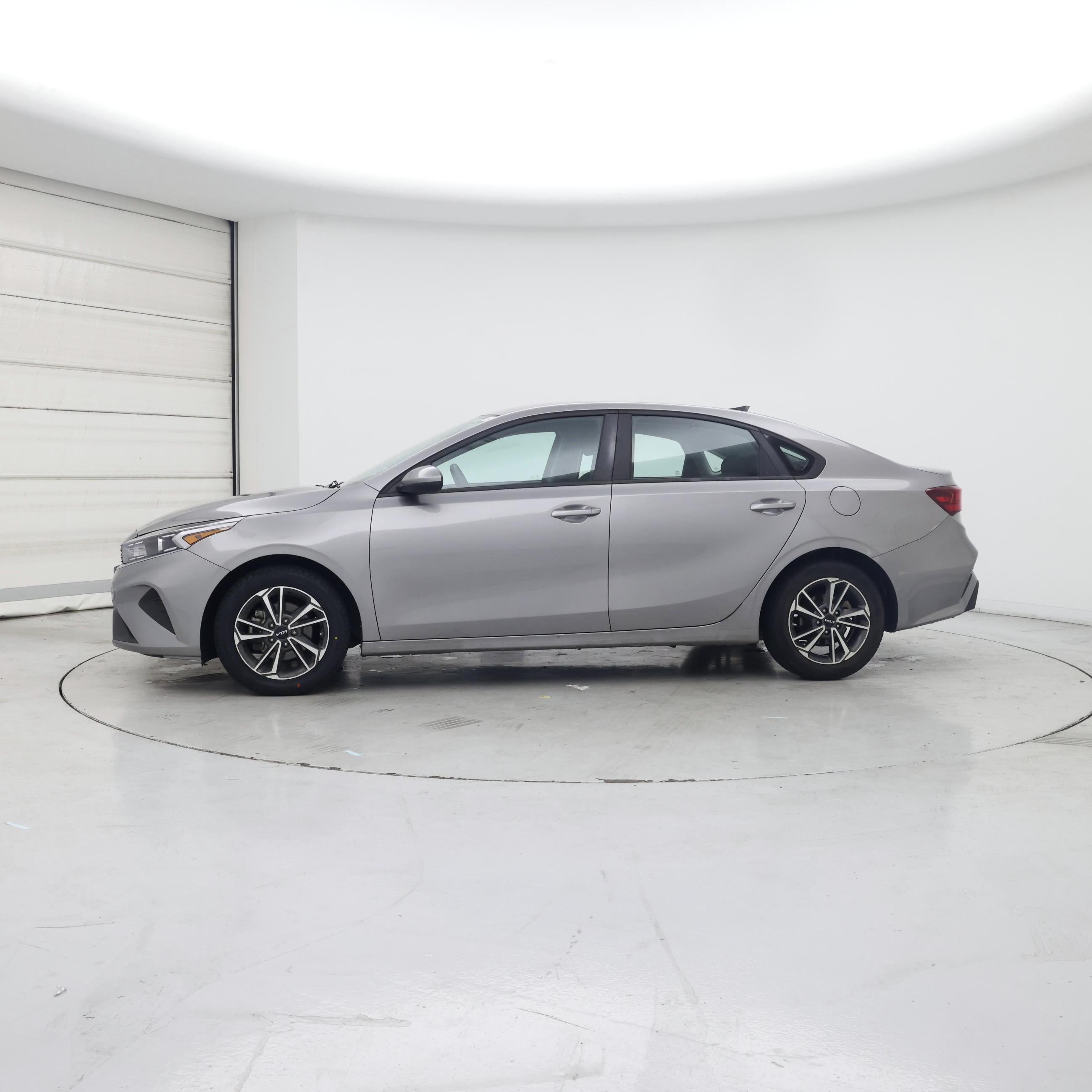 Thumbnail: 2023 Kia Forte - 3