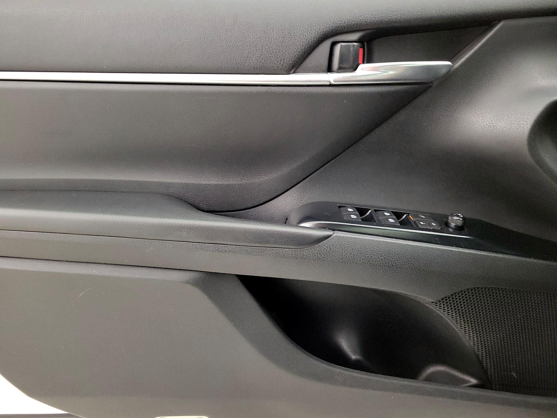Thumbnail: 2019 Toyota Camry - 12