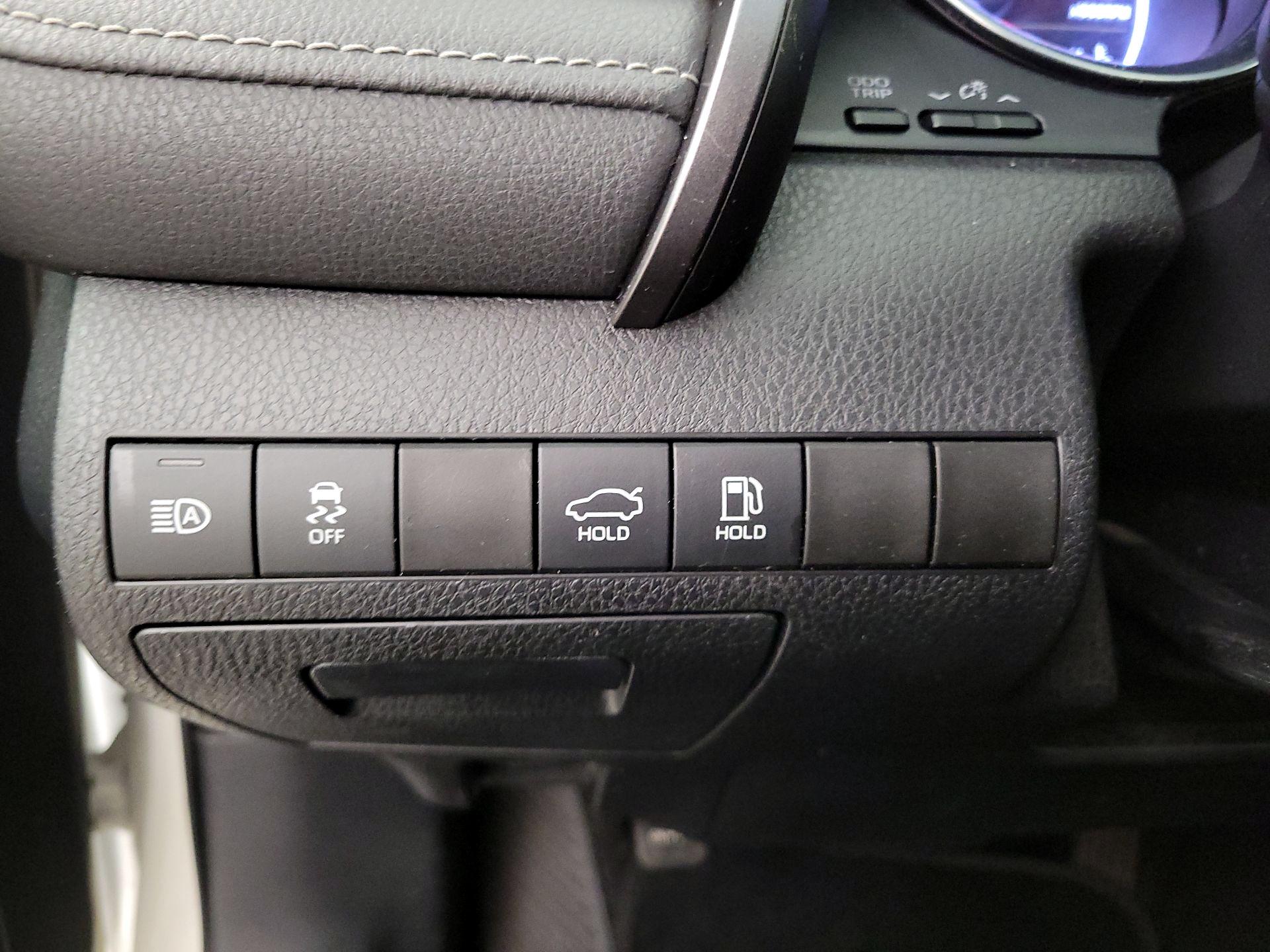 Thumbnail: 2019 Toyota Camry - 13