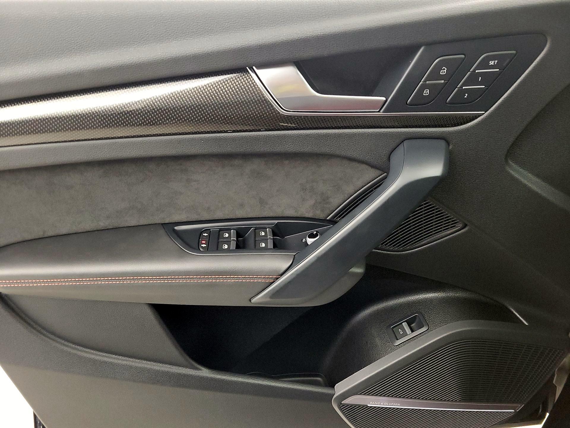 Thumbnail: 2020 Audi SQ5 - 12