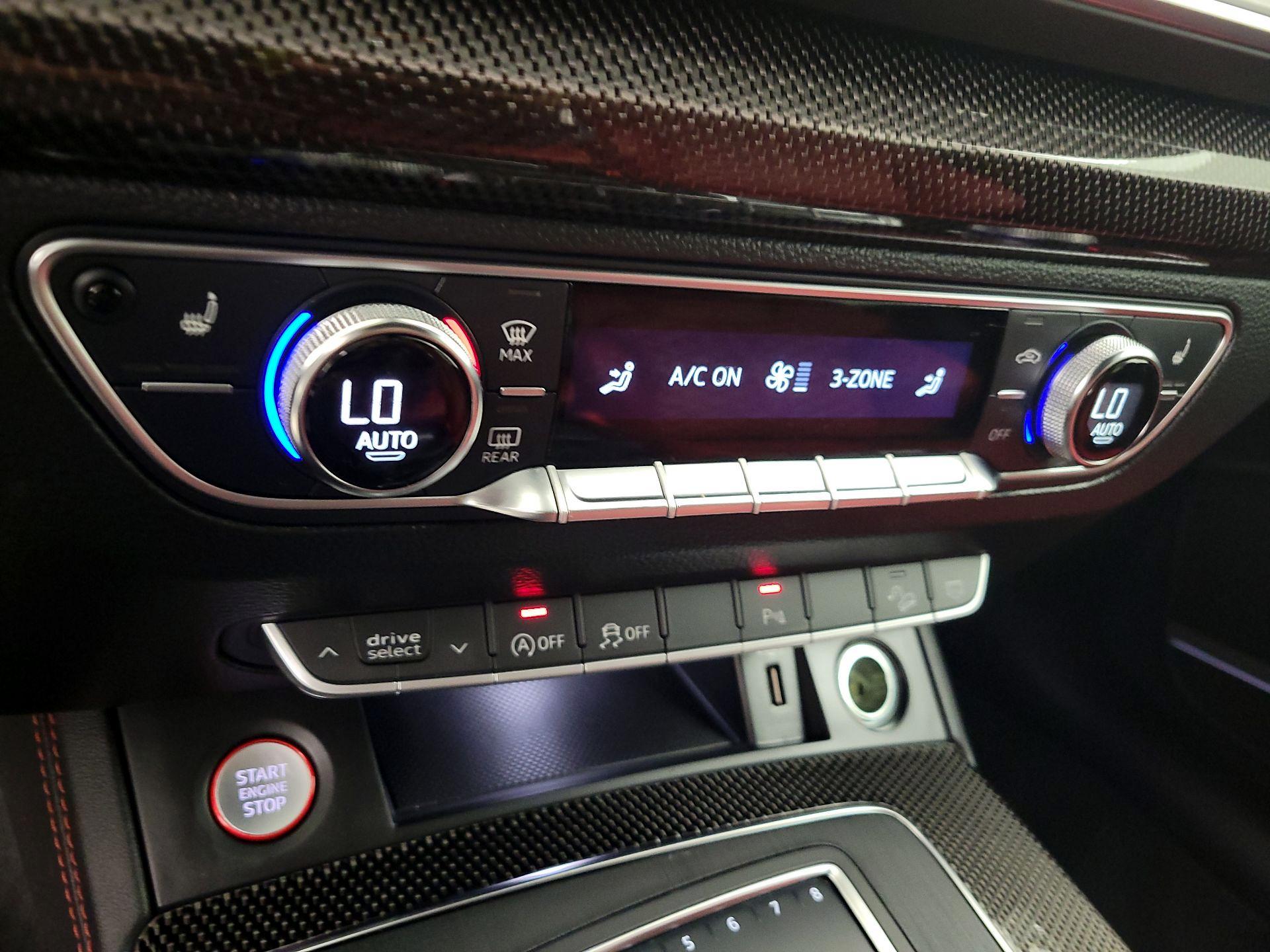 Thumbnail: 2020 Audi SQ5 - 15