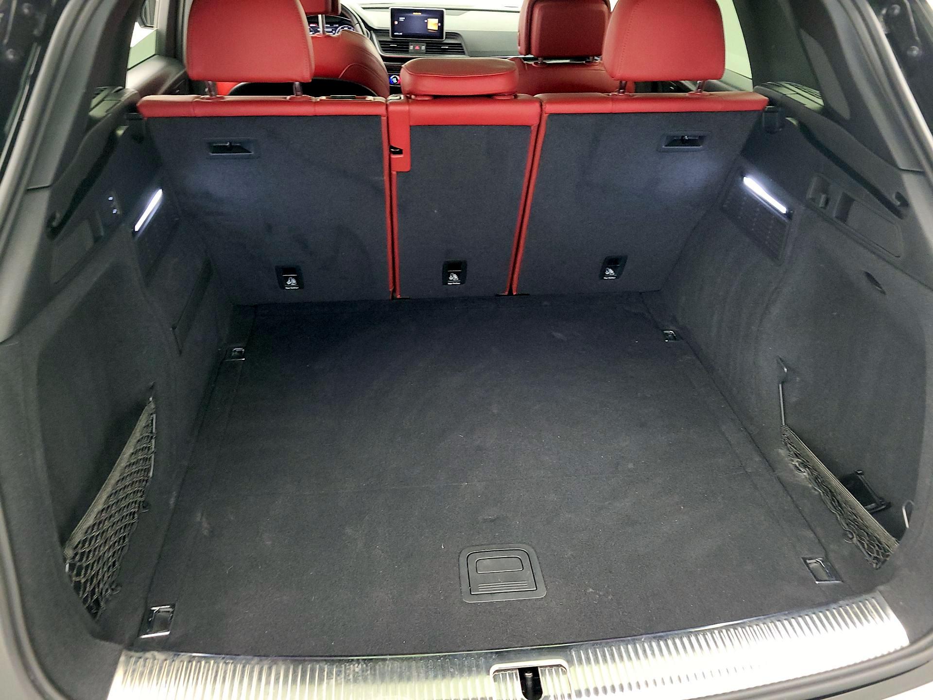 Thumbnail: 2020 Audi SQ5 - 19