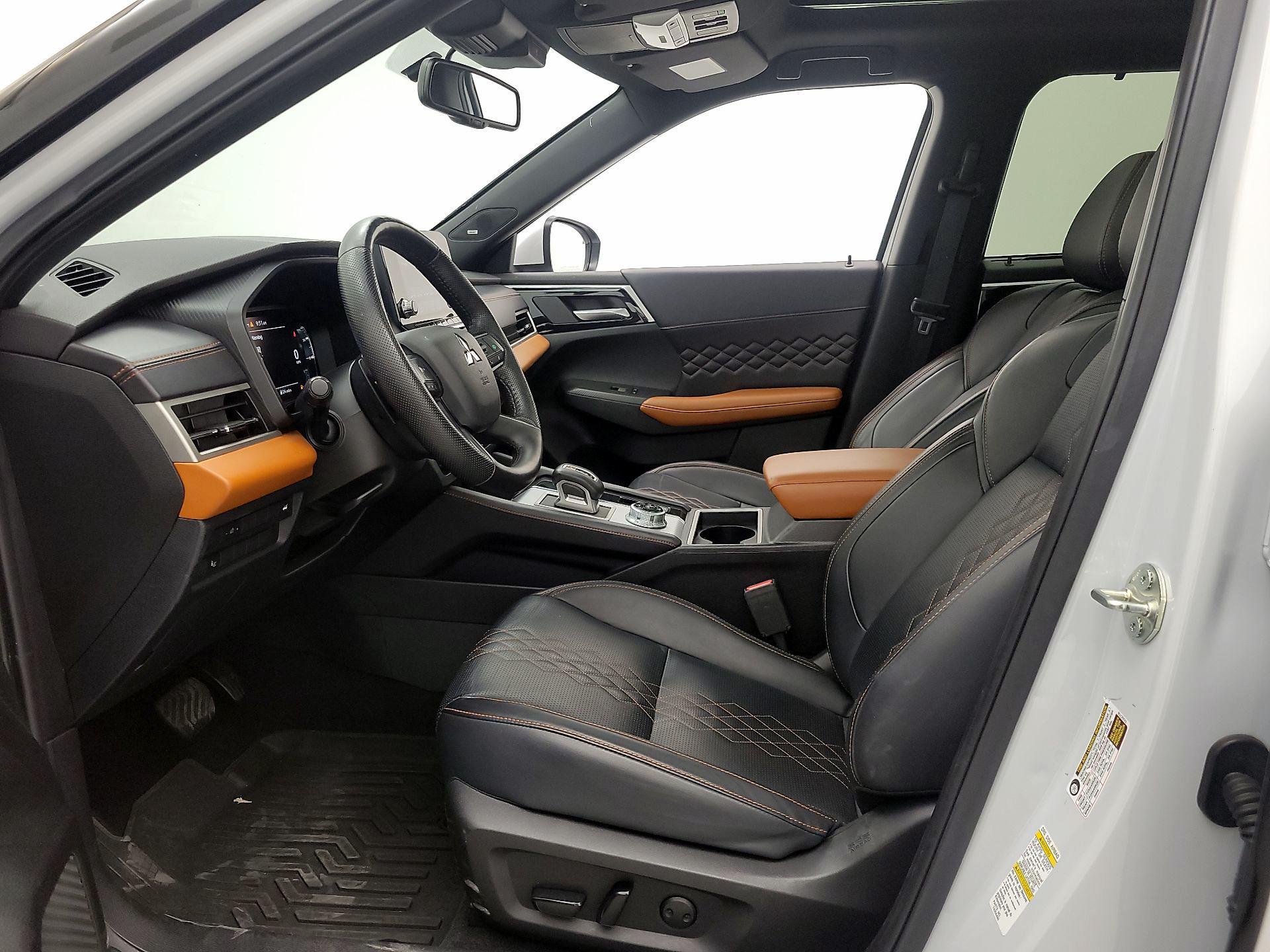 Thumbnail: 2024 Mitsubishi Outlander - 11