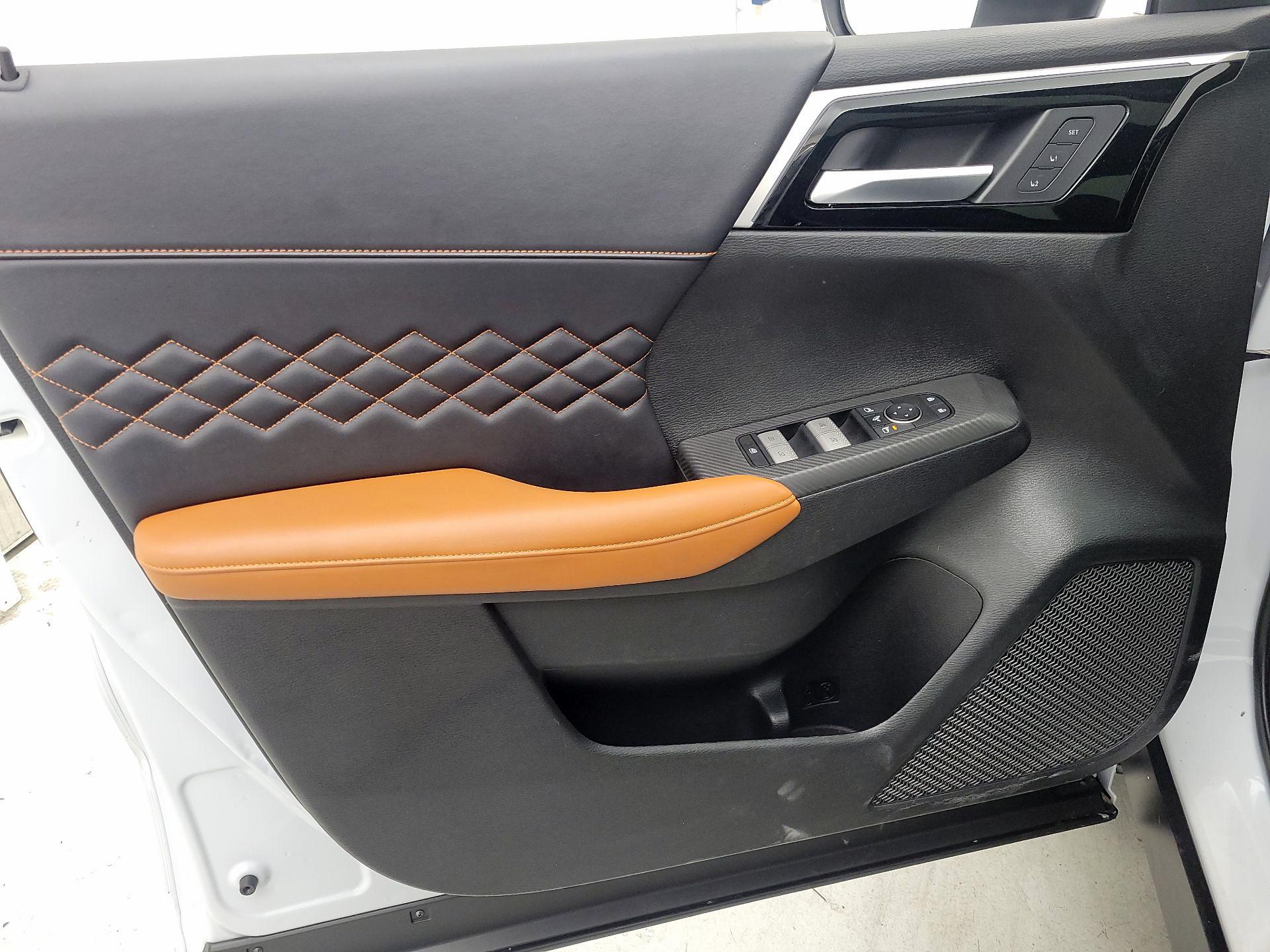 Thumbnail: 2024 Mitsubishi Outlander - 12