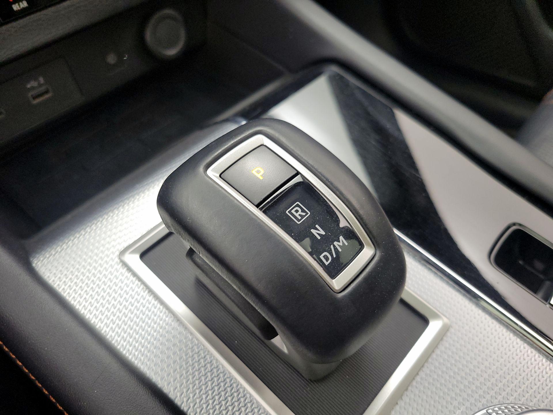 Thumbnail: 2024 Mitsubishi Outlander - 16