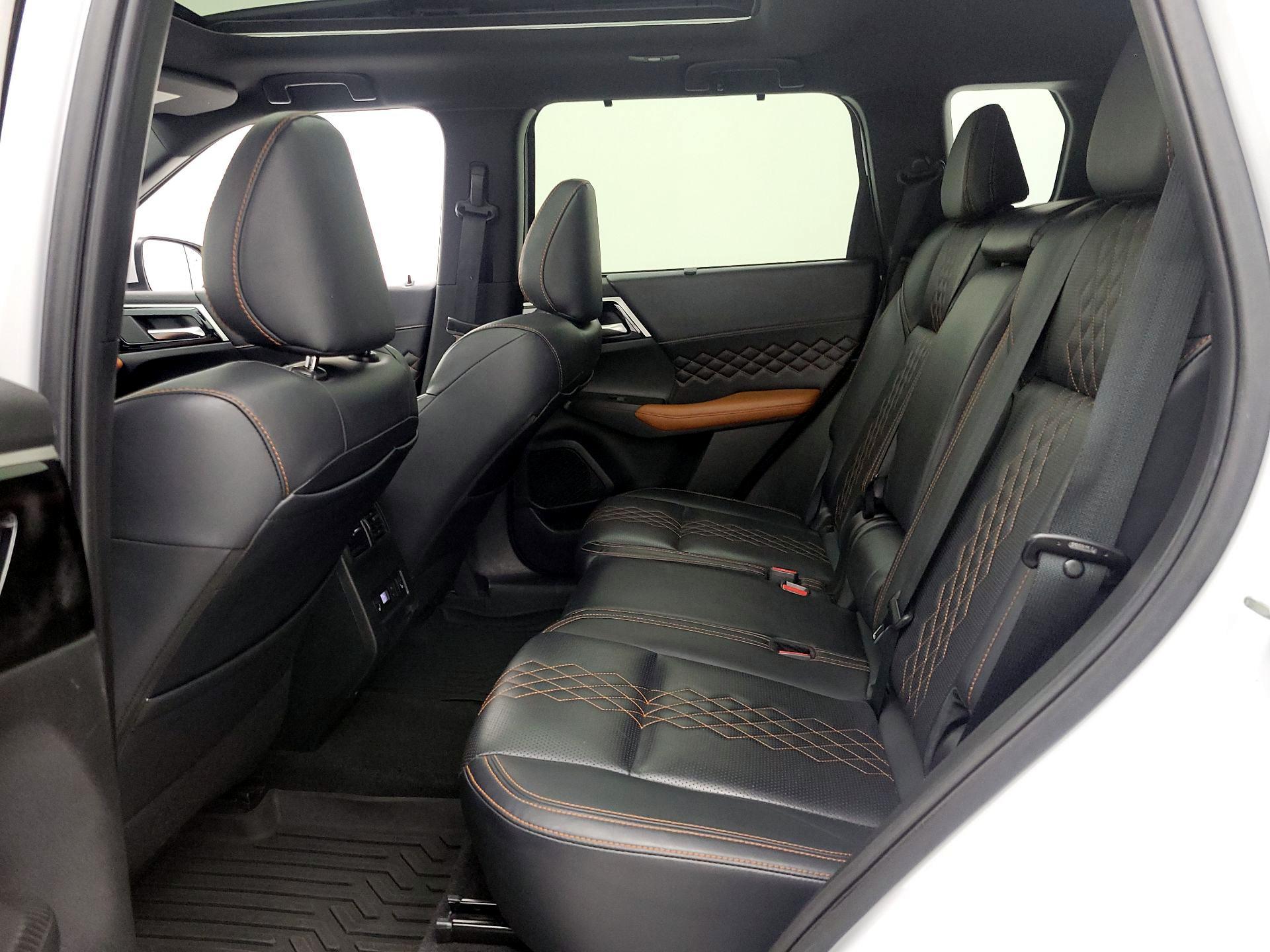 Thumbnail: 2024 Mitsubishi Outlander - 18