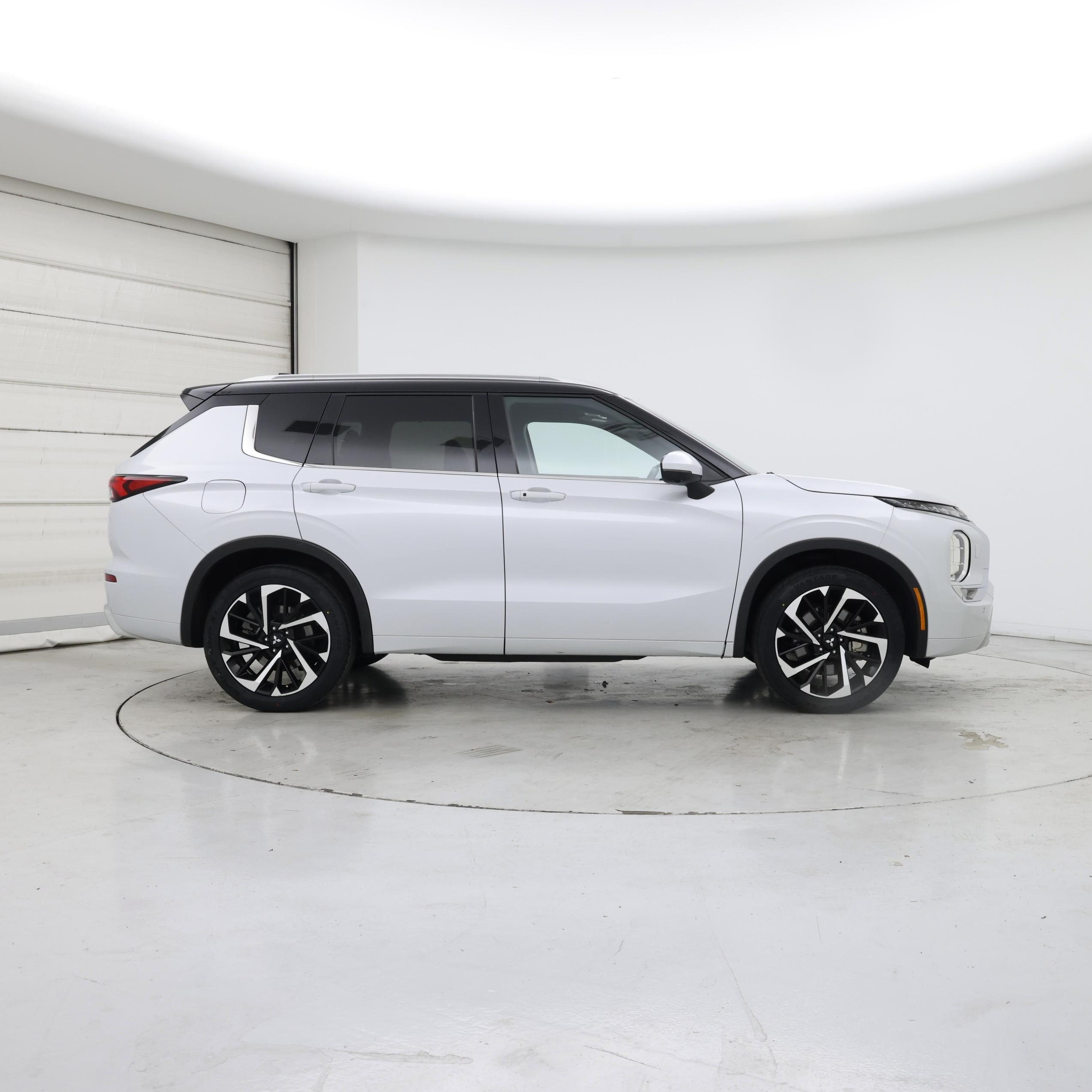 Thumbnail: 2024 Mitsubishi Outlander - 7