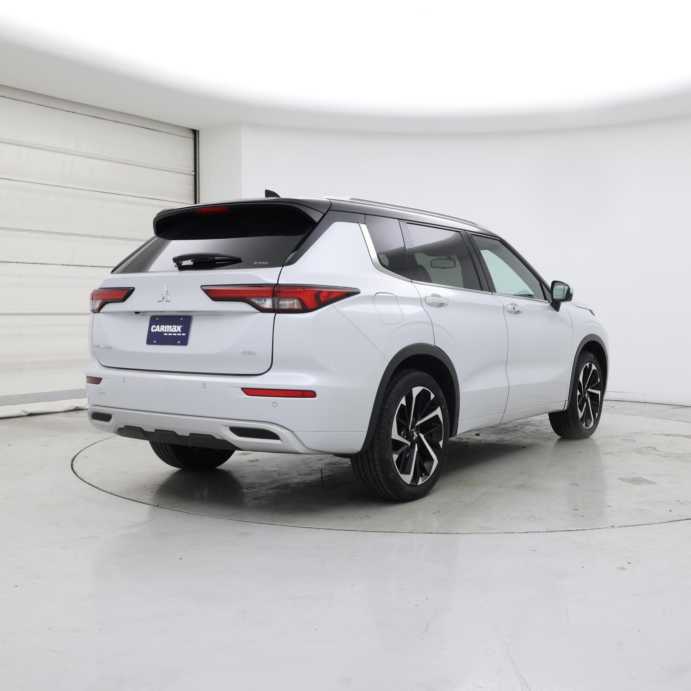 Thumbnail: 2024 Mitsubishi Outlander - 8