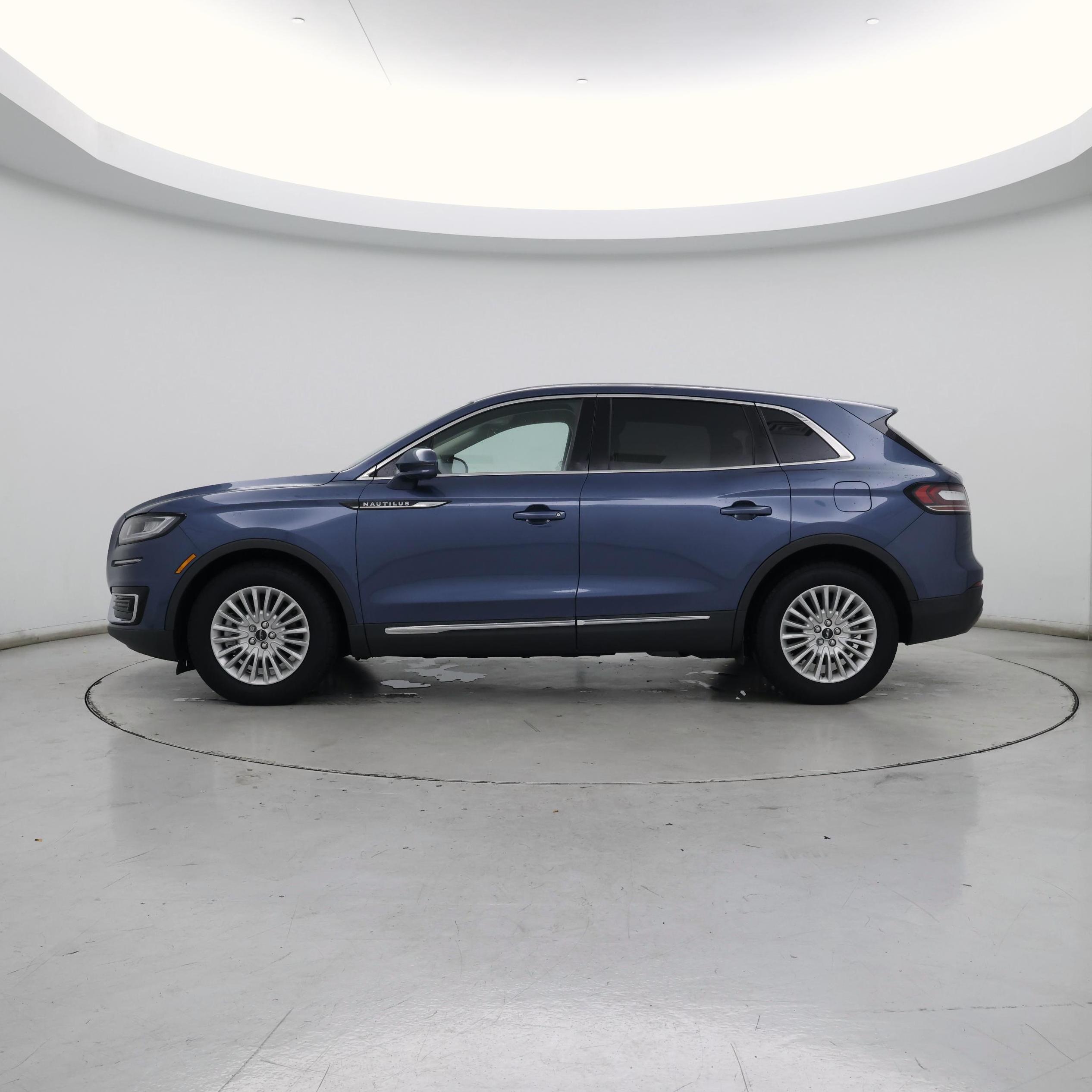 Thumbnail: 2019 Lincoln Nautilus - 3