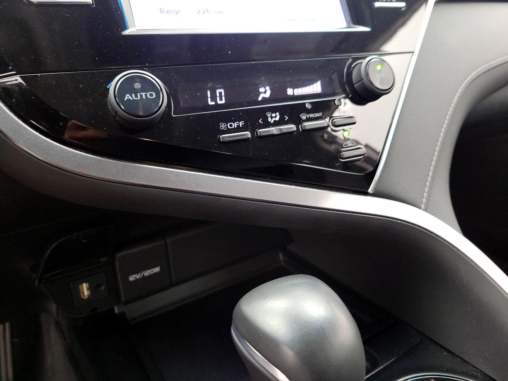 Thumbnail: 2018 Toyota Camry - 16