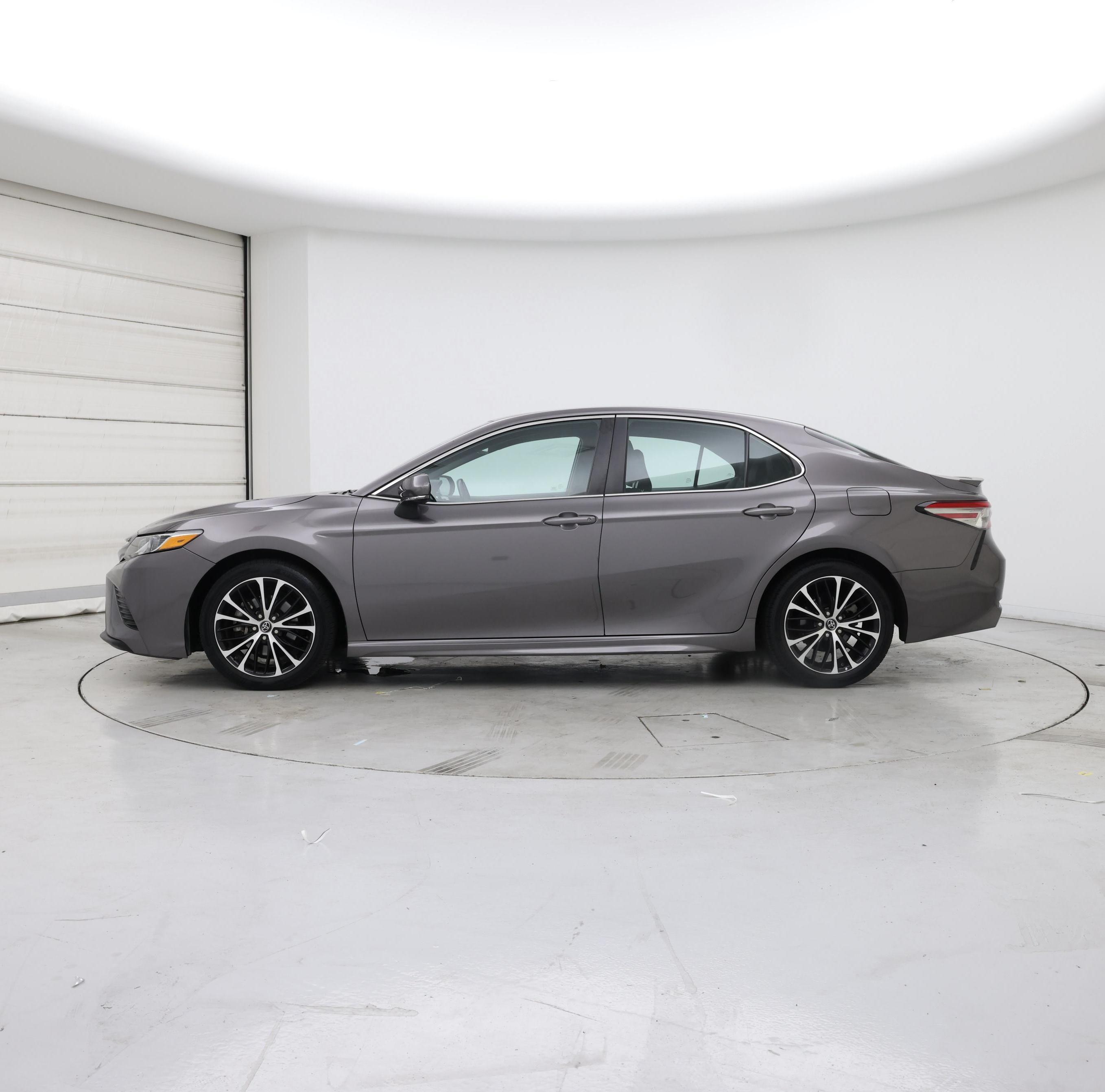 Thumbnail: 2018 Toyota Camry - 3