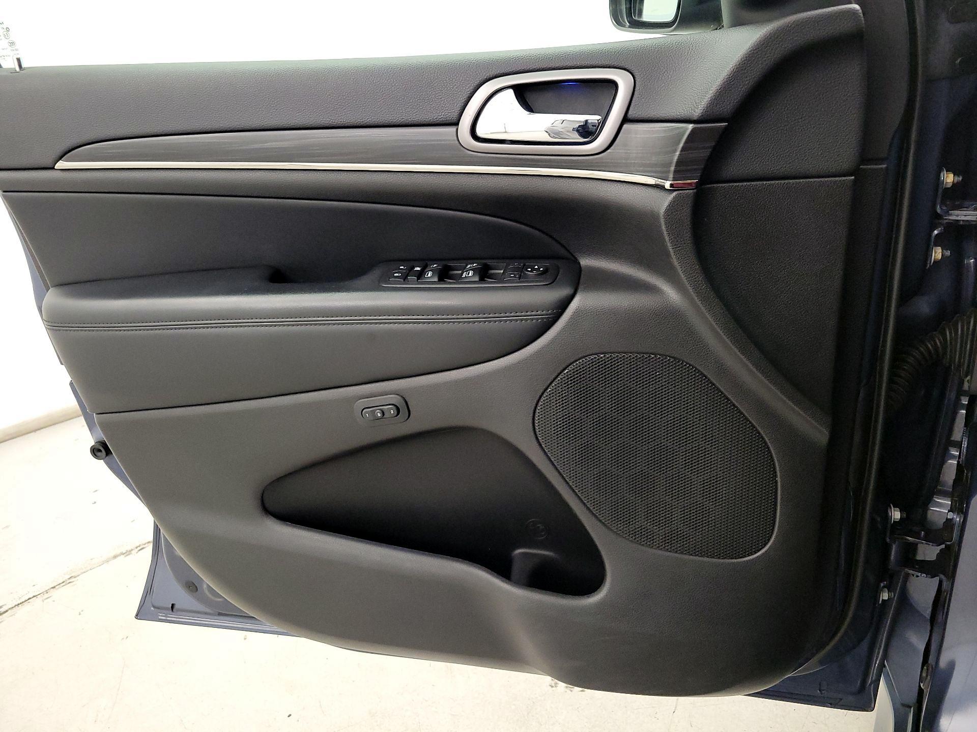 Thumbnail: 2020 Jeep Grand Cherokee - 12