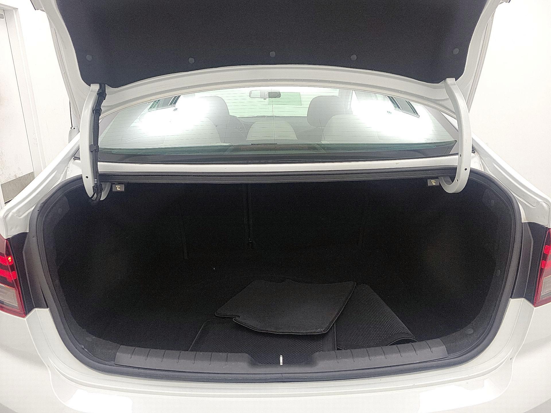 Thumbnail: 2020 Hyundai Elantra - 18