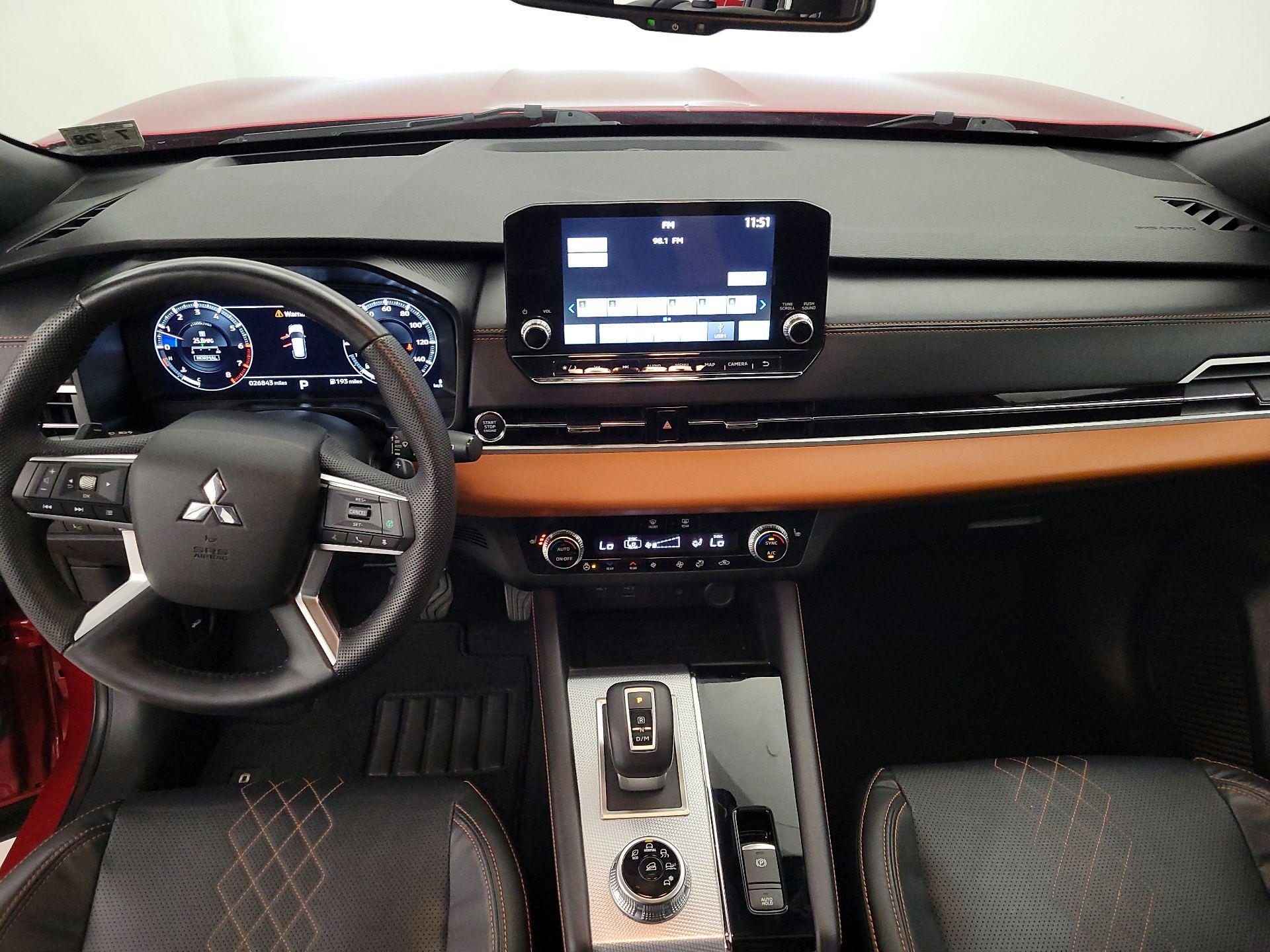 Thumbnail: 2023 Mitsubishi Outlander - 9