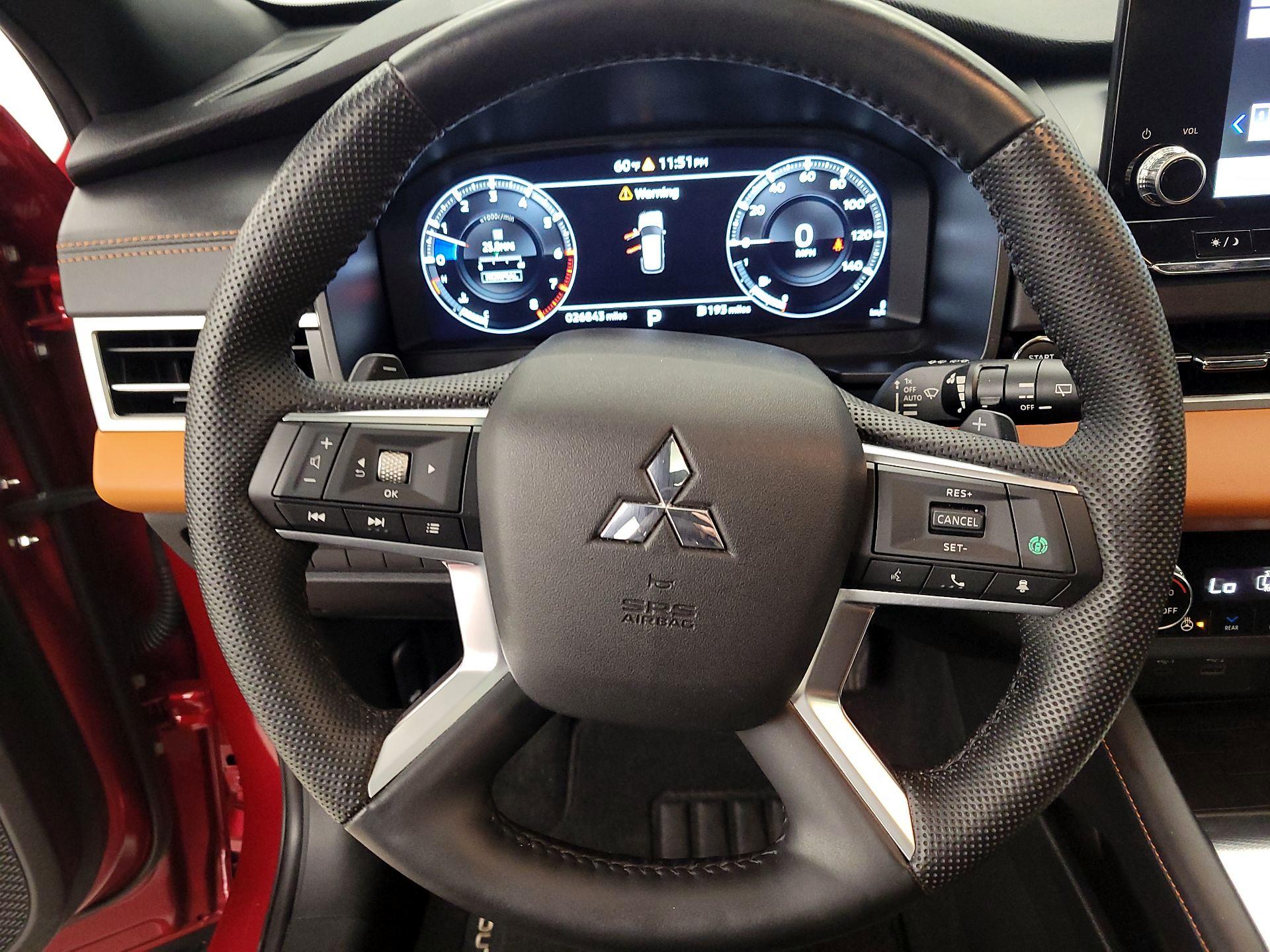 Thumbnail: 2023 Mitsubishi Outlander - 10