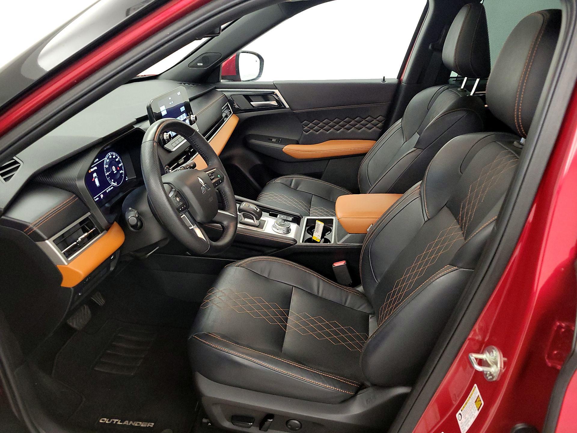 Thumbnail: 2023 Mitsubishi Outlander - 11
