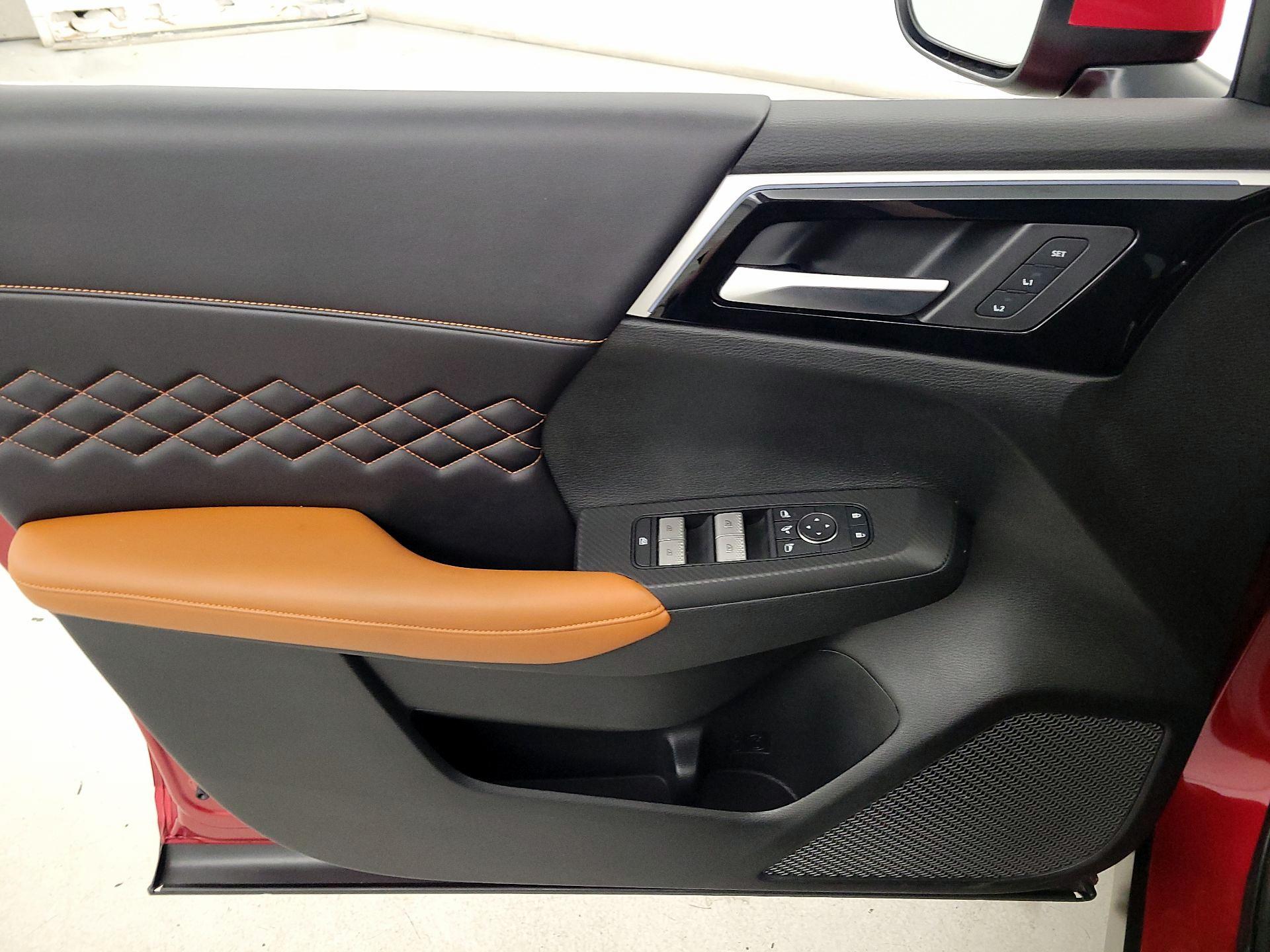 Thumbnail: 2023 Mitsubishi Outlander - 12