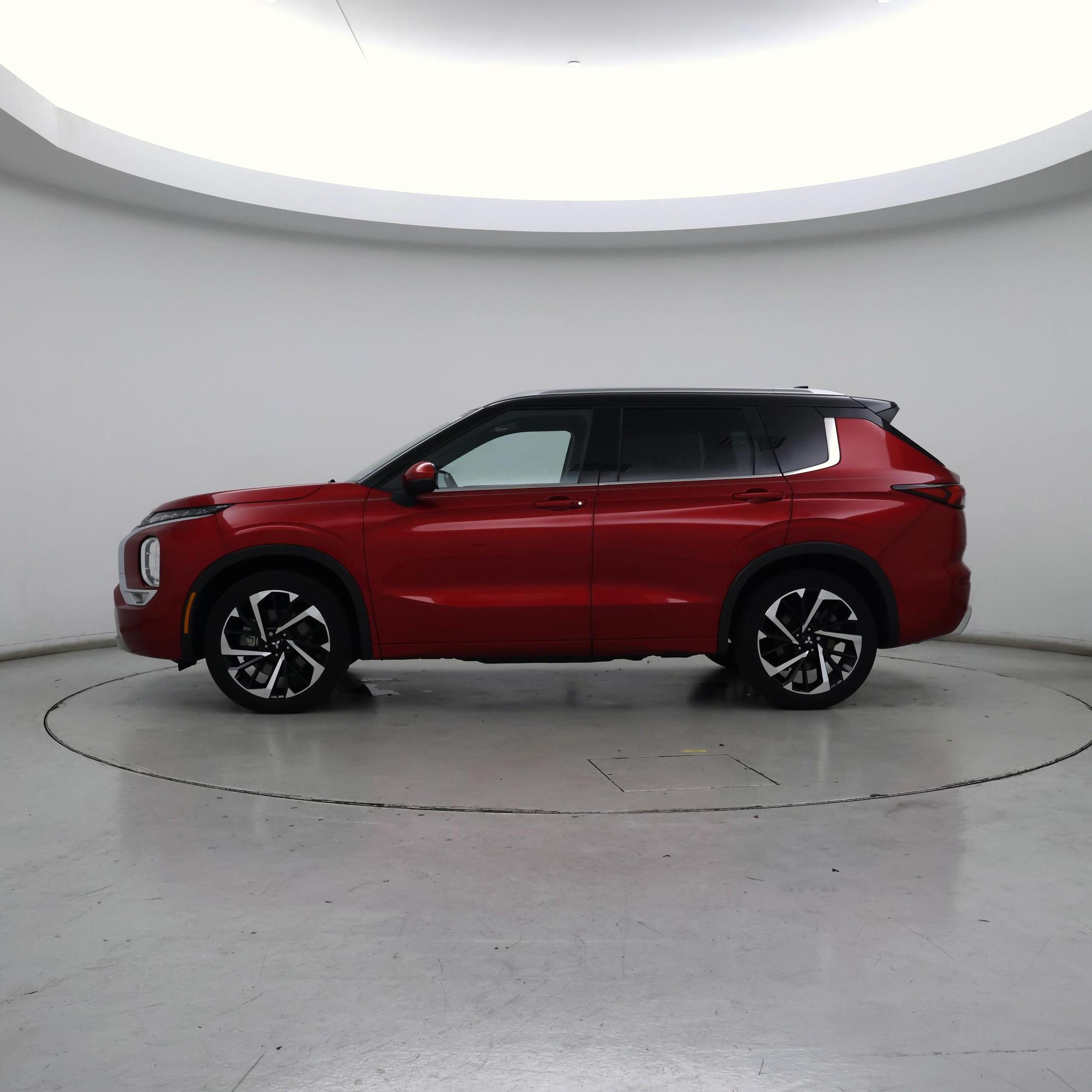 Thumbnail: 2023 Mitsubishi Outlander - 3